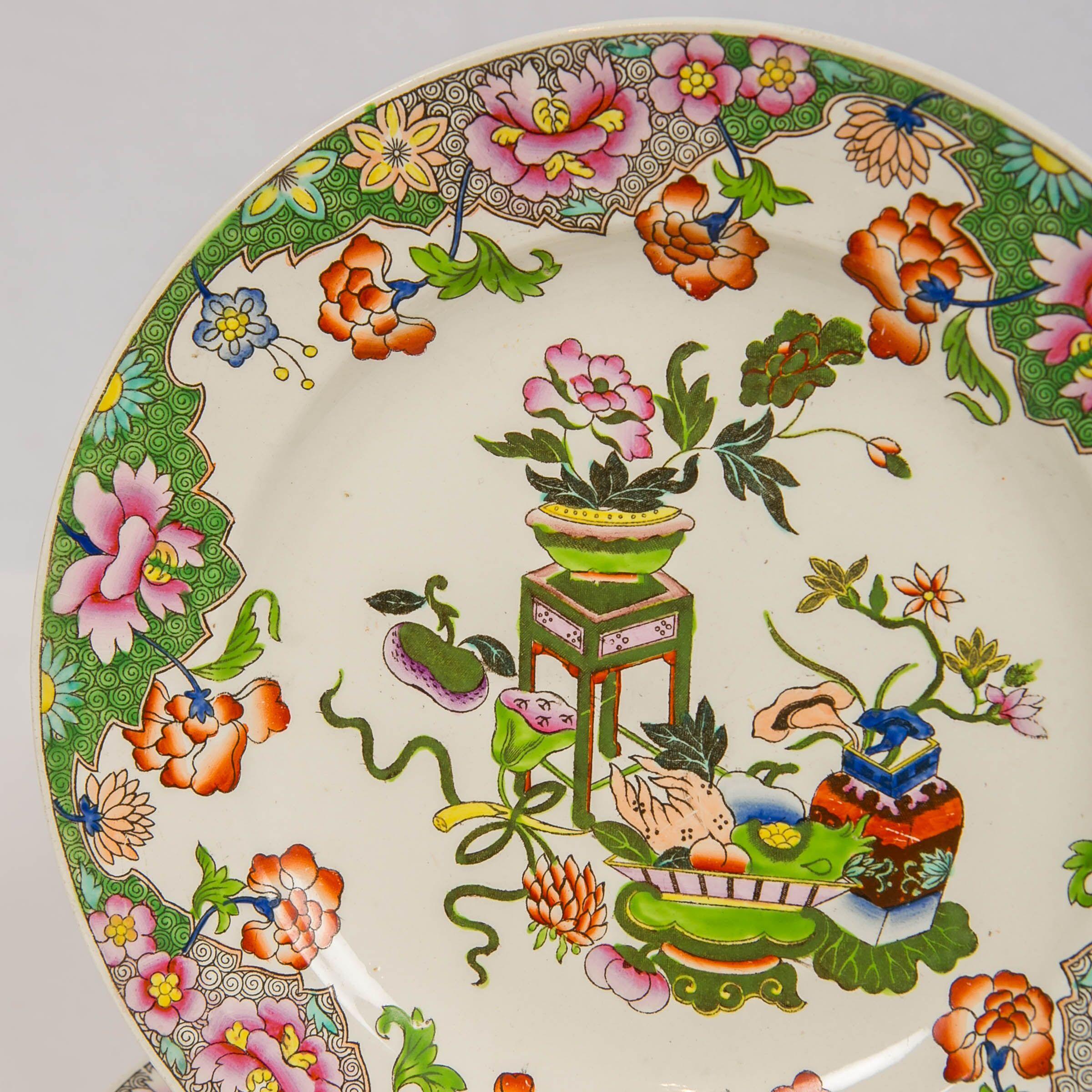 Set Ten Pearlware Plates with Chinoiserie Decoration Made England, circa 1820 In Excellent Condition In Katonah, NY