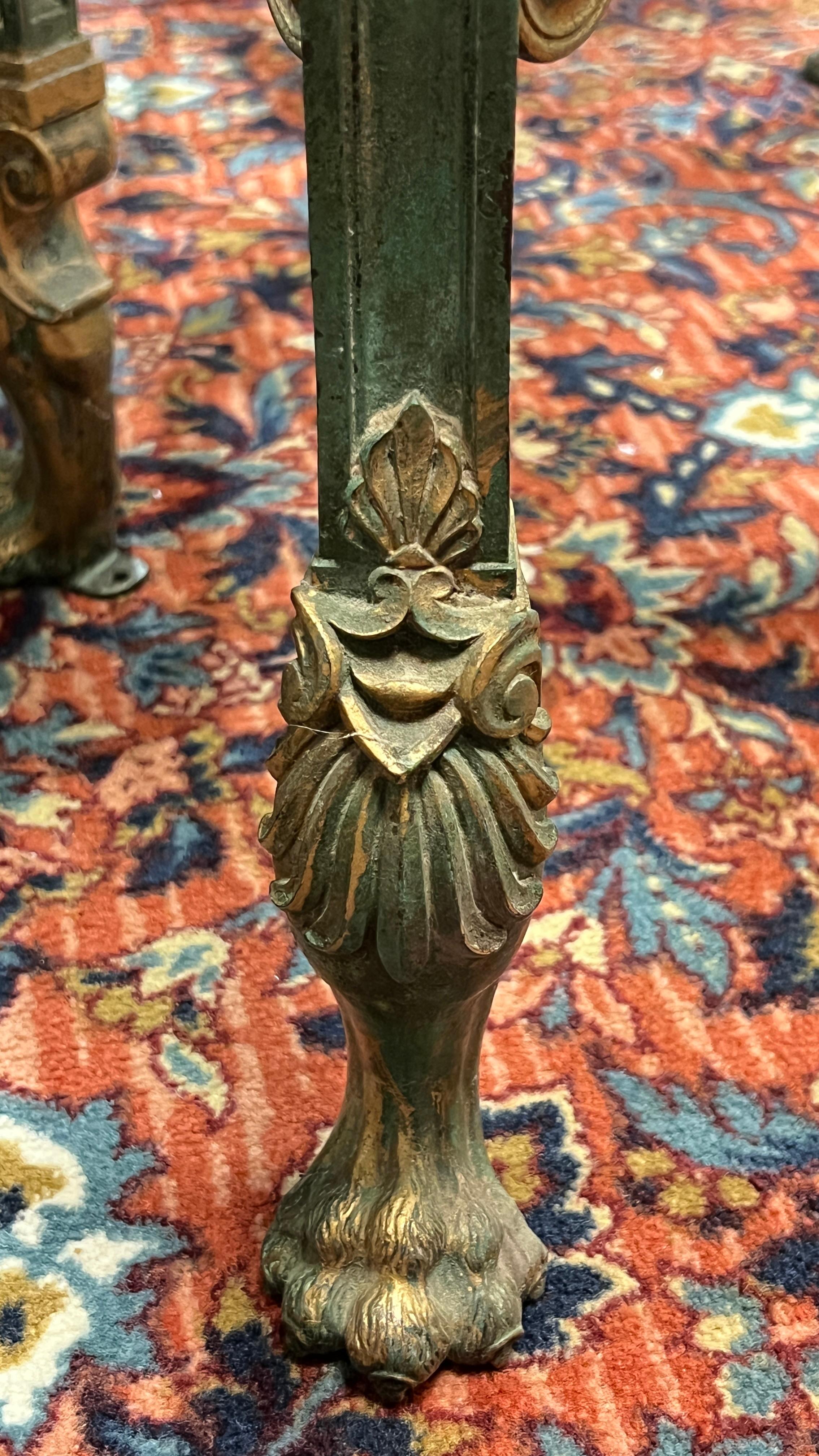 Juego Tres (3) Pedestales de Bronce y Mármol Estilo Directoire Francés Patinado en venta