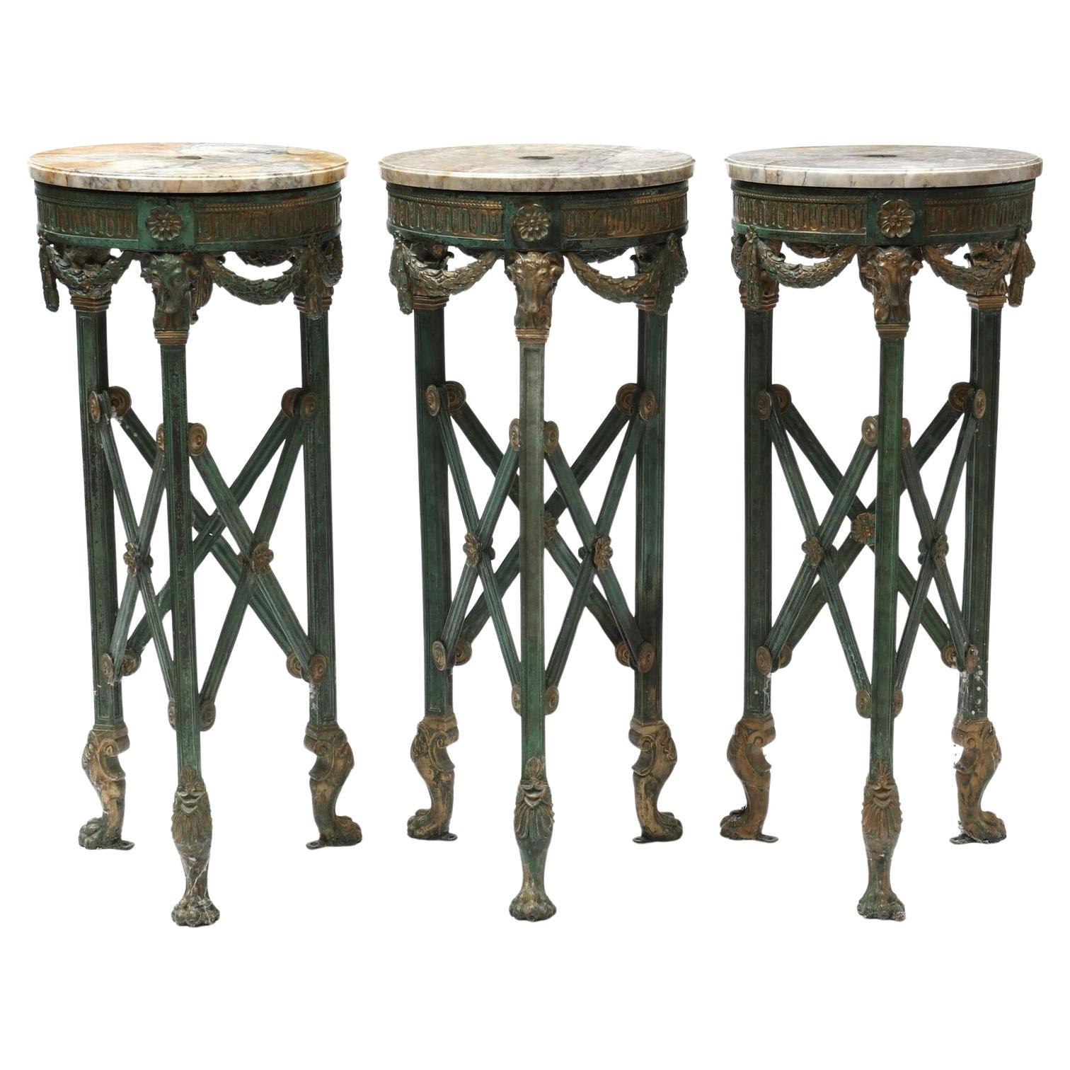 Juego Tres (3) Pedestales de Bronce y Mármol Estilo Directoire Francés