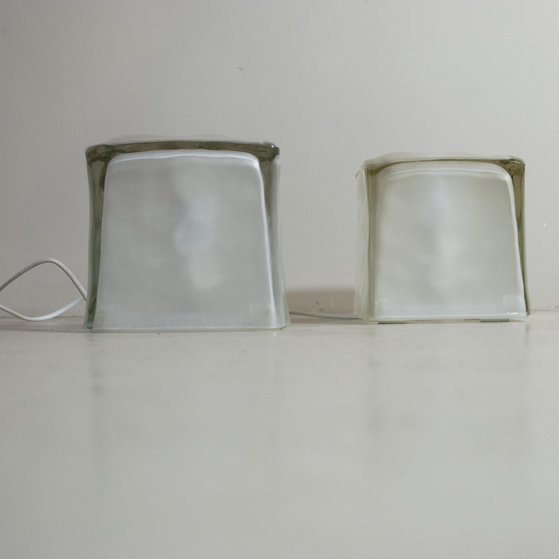 Suédois Ensemble de trois lampes de table à cubes des années 70 en vente