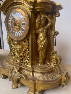 Maestozo Trix di orologio con candelabri in bronzo 800
