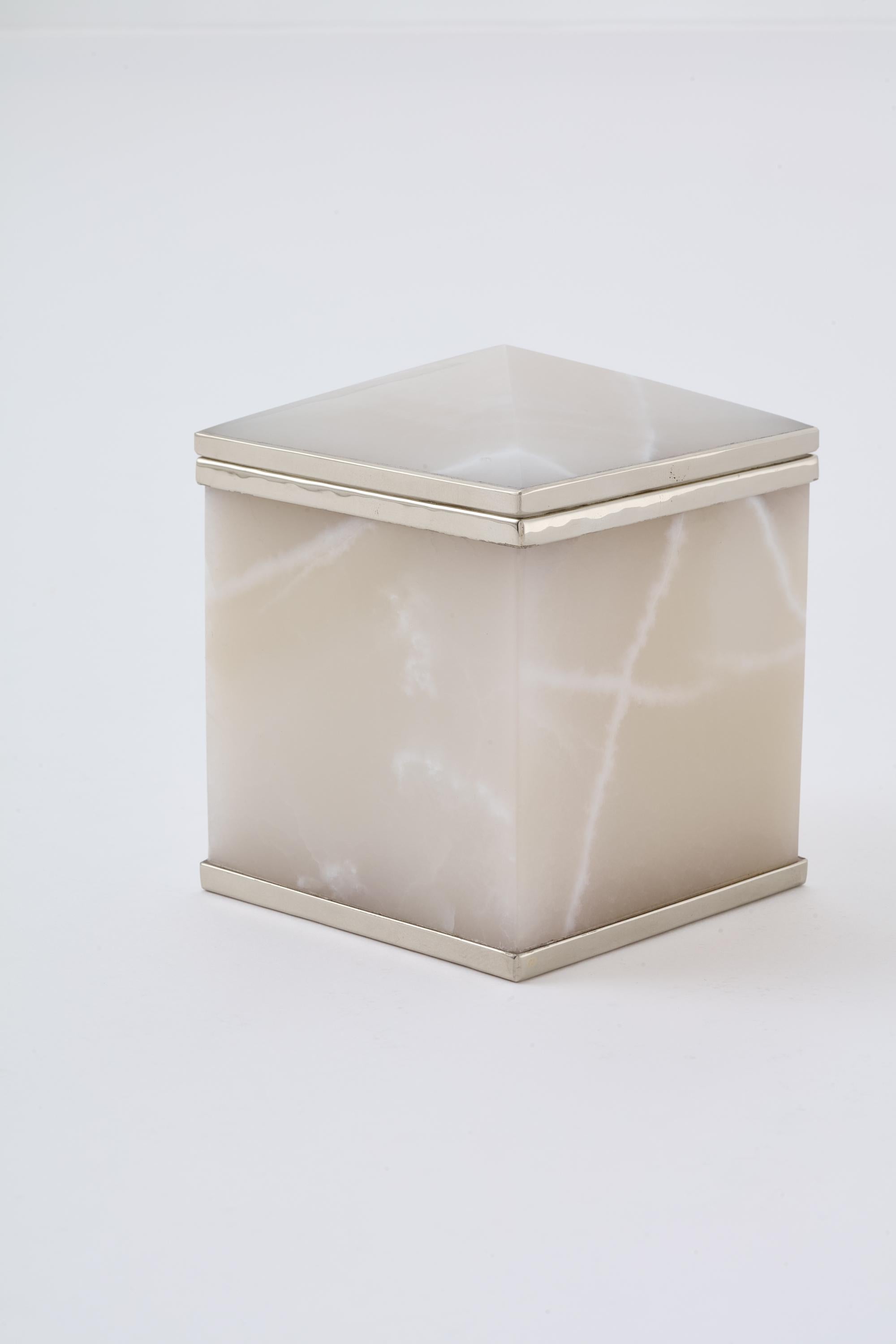 Dimensioni :
3.1 x 3.1 x 3.9 