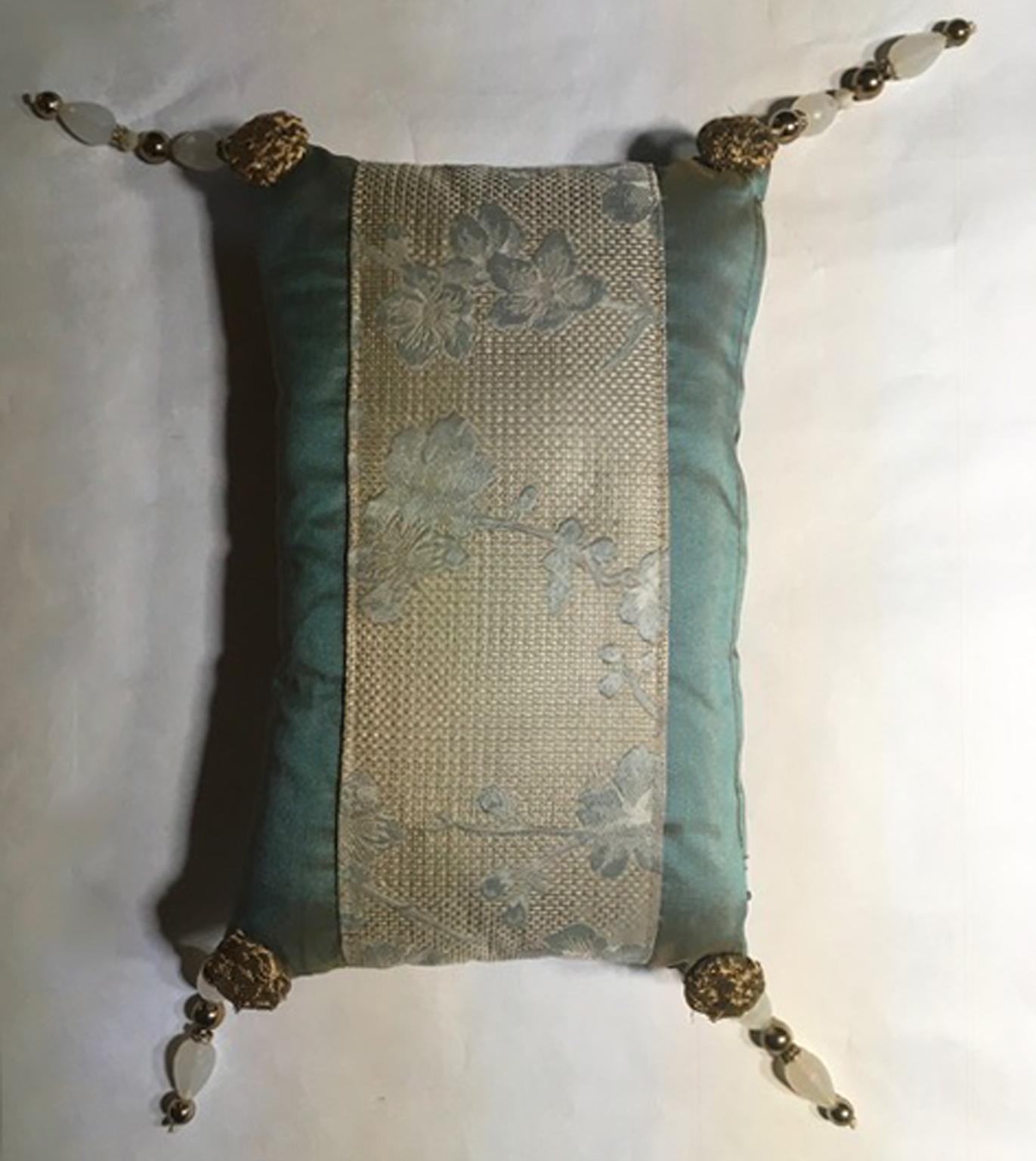 Italy Set Two Embroidered Silk Pillows Japanese Style In New Condition For Sale In Brescia, IT
