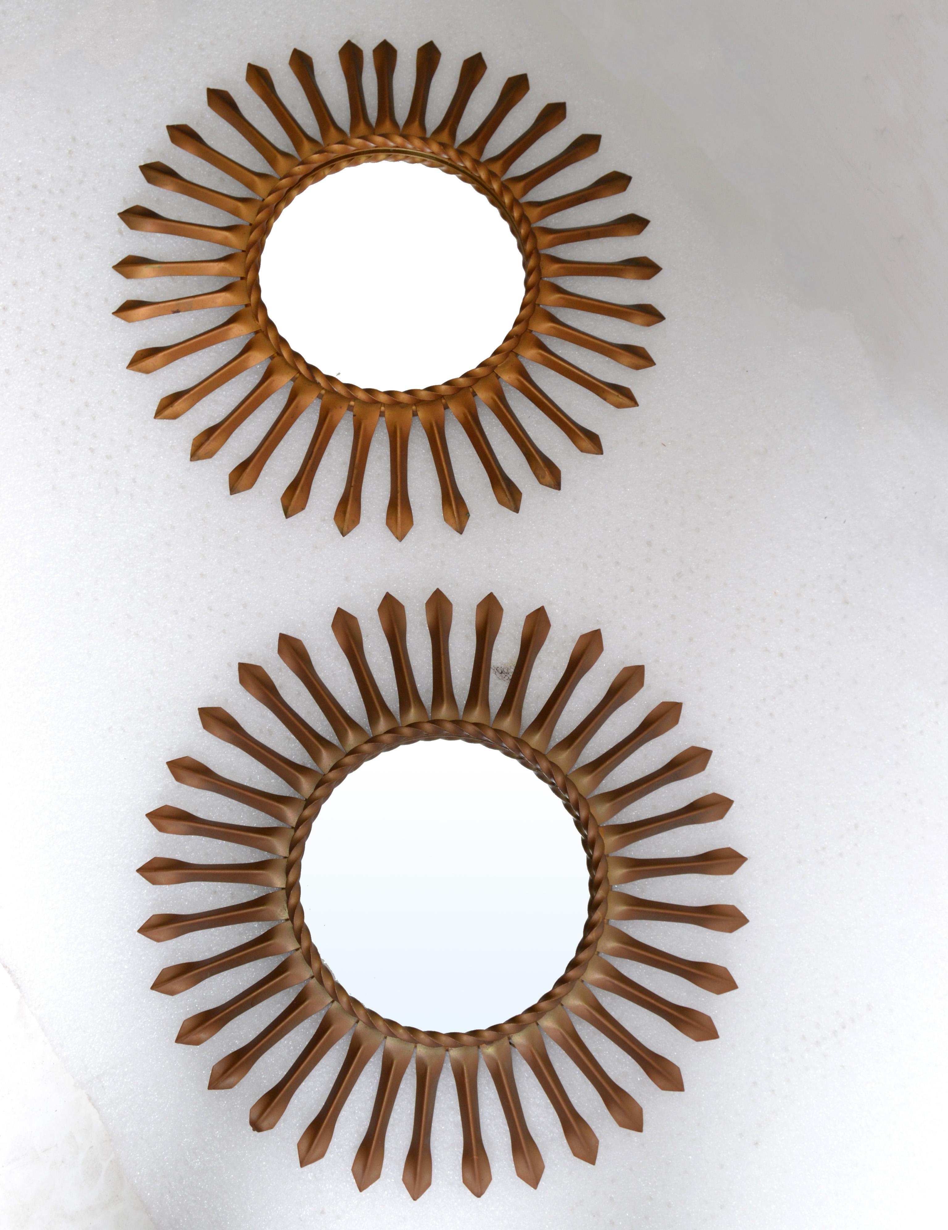 Ensemble de deux miroirs muraux Sunburst avec finition en laiton doré, signés Chaty Vallauris, 1960 en vente 2