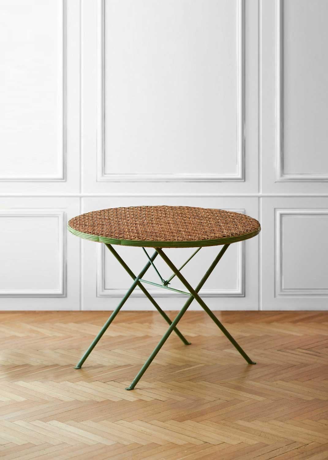 “Un Jardin en Plus” Paris set – table wit 4 folding chairs 
Table dimensions 91w x 70h x 91p cm
Single Chairs dimensions 42w x 88h x 45d cm
Materials: wicker and metal