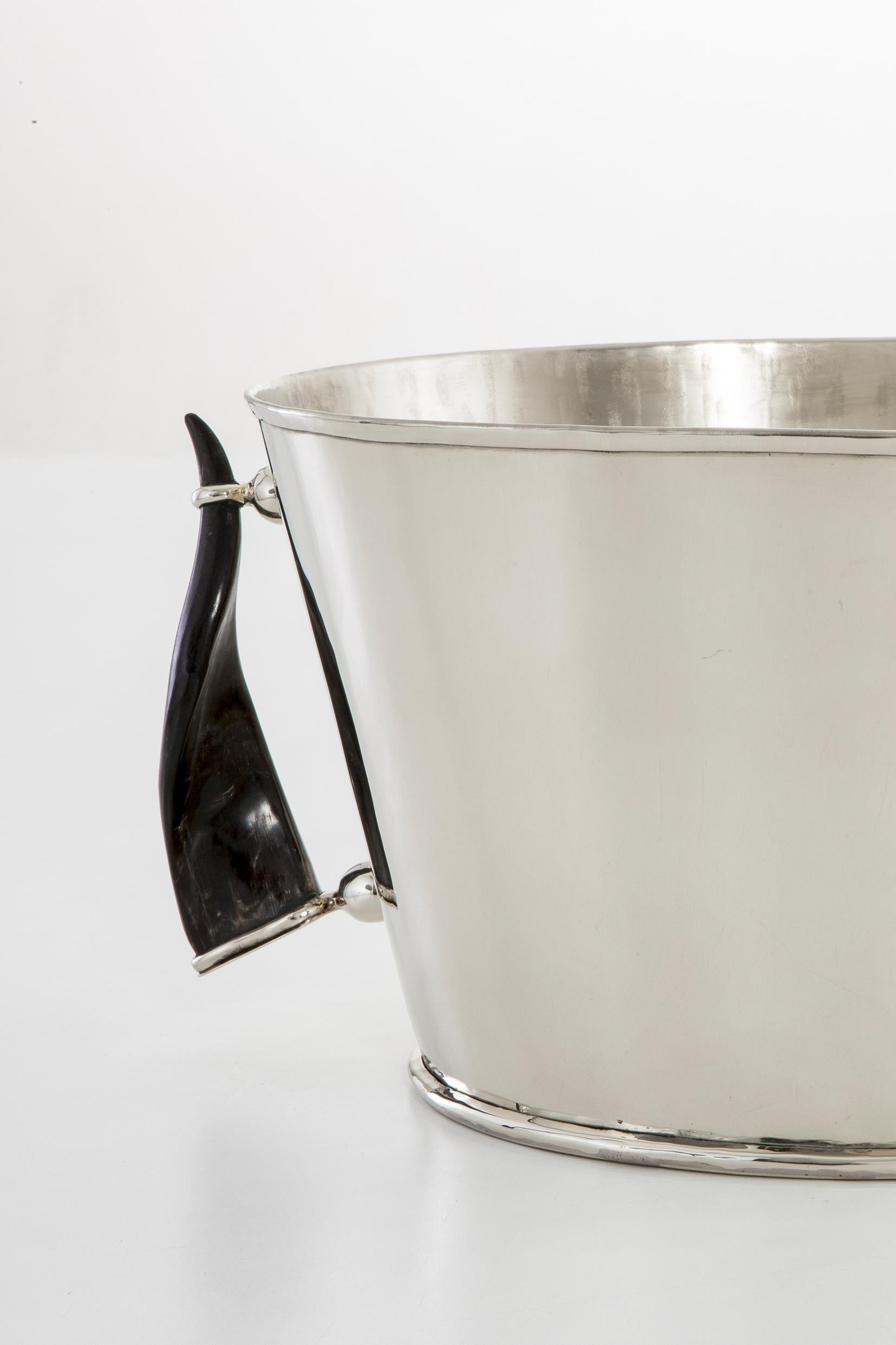 Modern Set Valle Medium & Large Silver Alpaca & Horn Bar Champagne Buckets For Sale