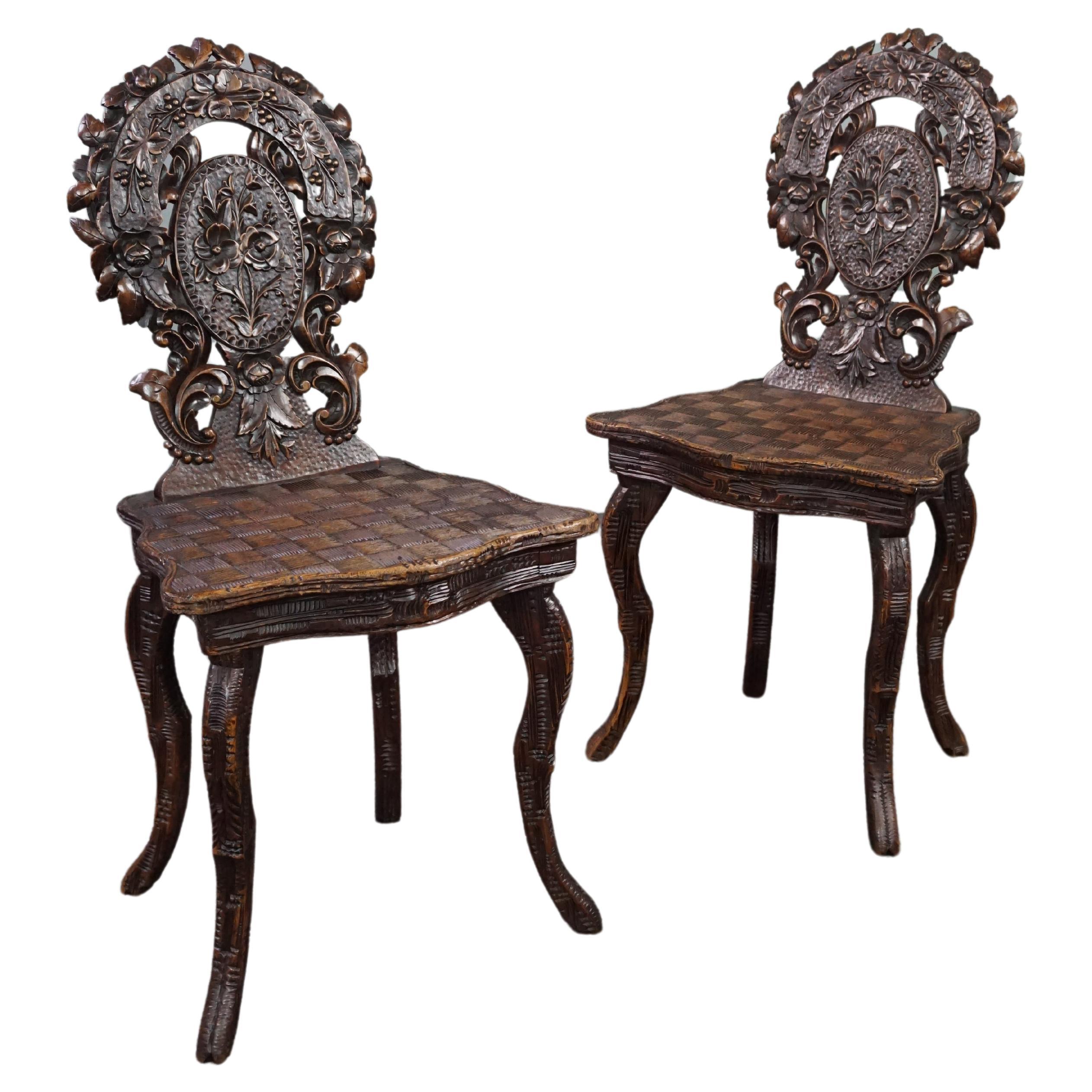 Set van 2 antieke Zwitserse Black Forest stoelen For Sale