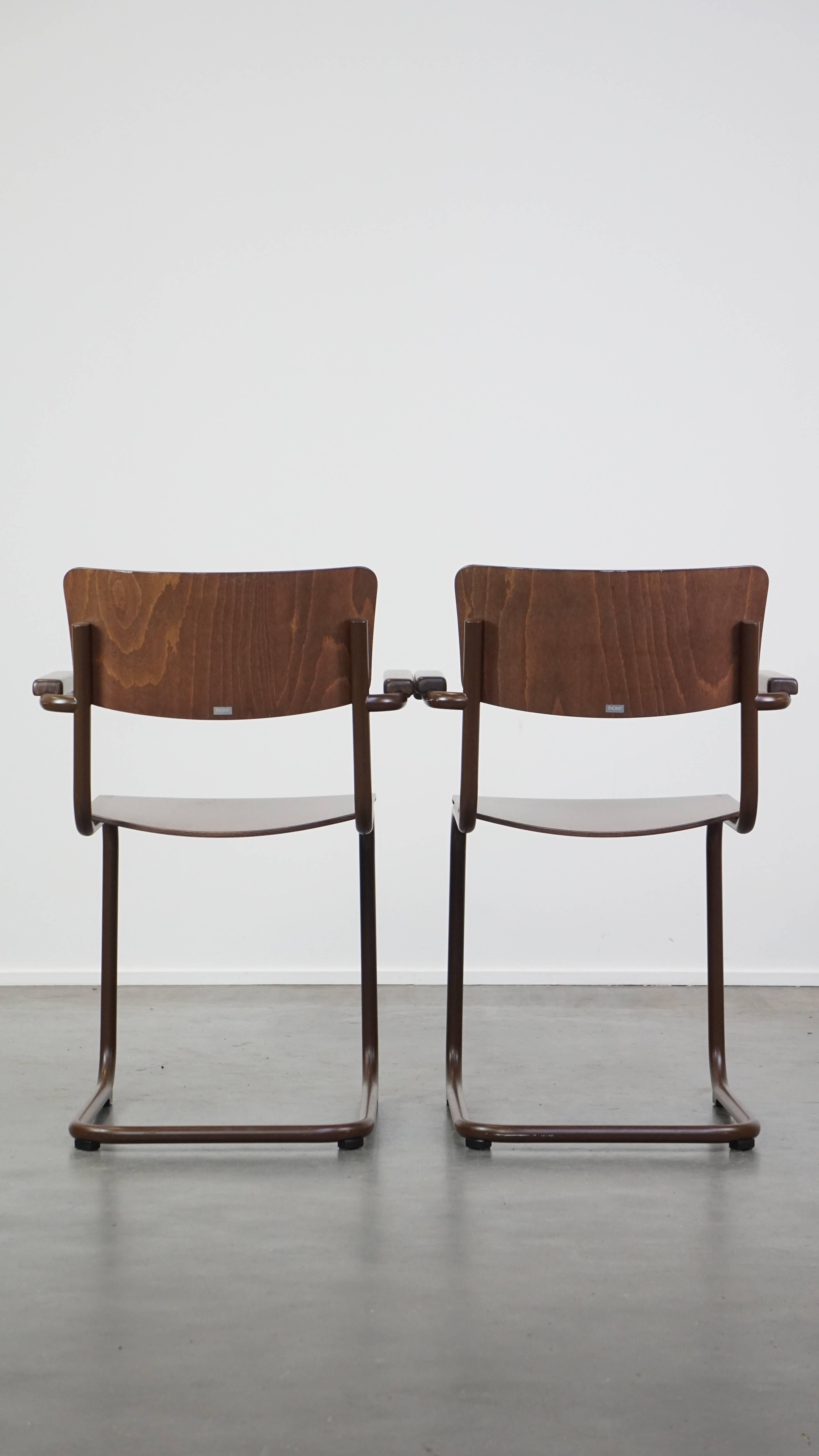 Satz von 2 Thonet Modell S43 Ess-/Beistellstühlen mit Armlehnen (Handgefertigt) im Angebot