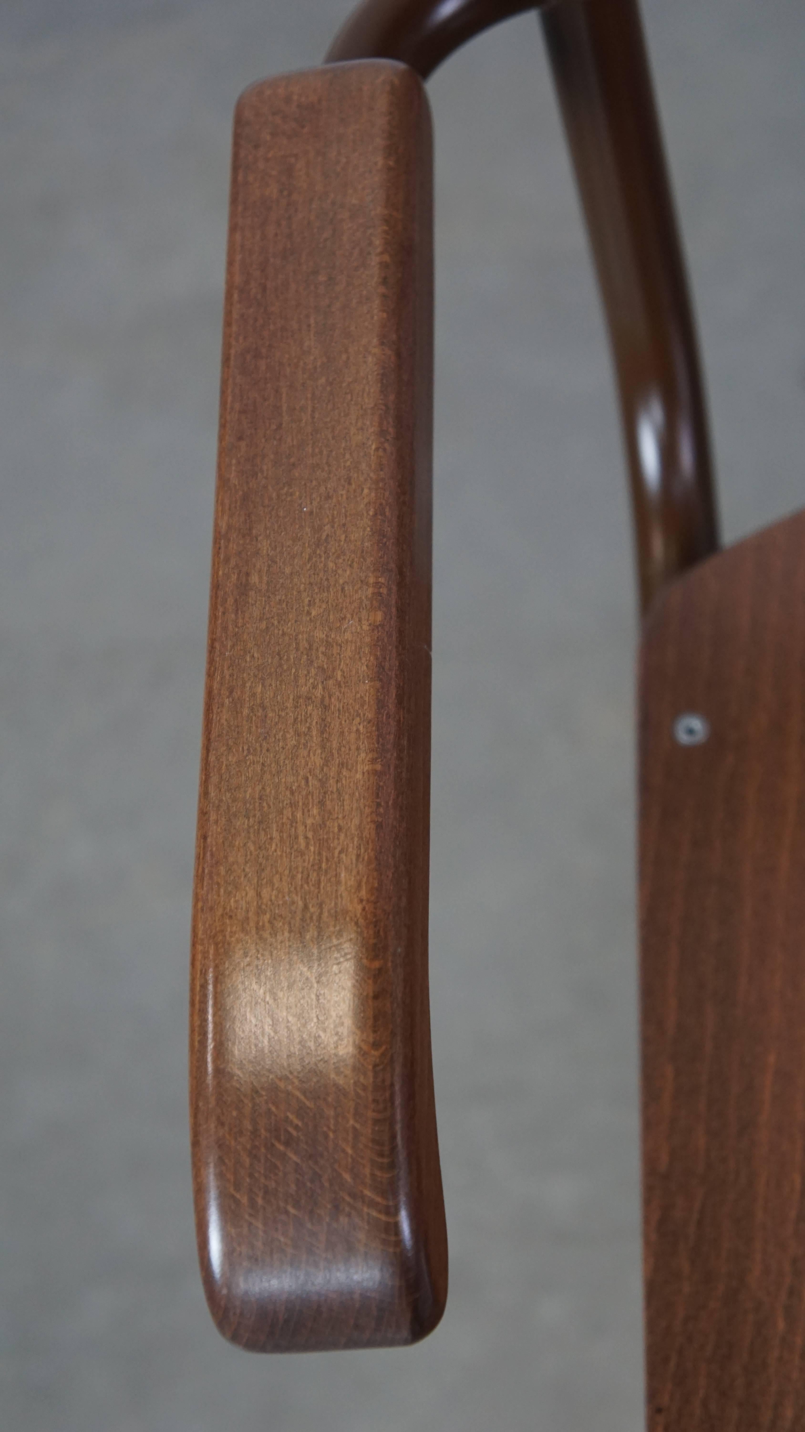 Satz von 2 Thonet Modell S43 Ess-/Beistellstühlen mit Armlehnen im Angebot 1