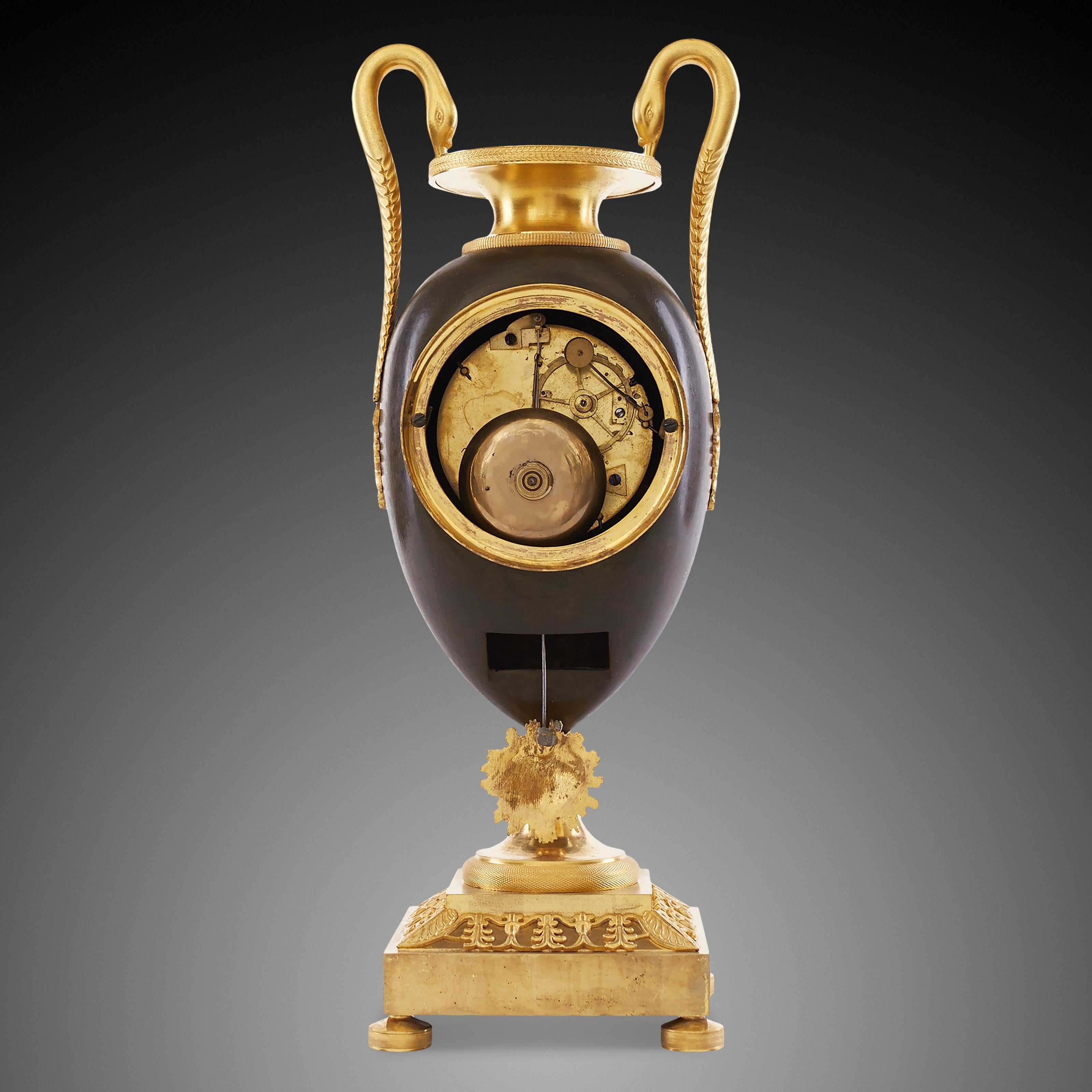 Set Vase Clock 19th Century Style Empire In Excellent Condition For Sale In Warsaw, PL