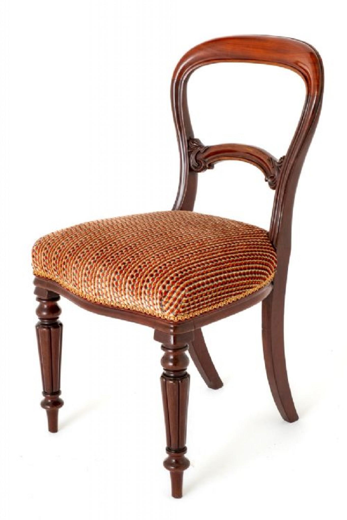 Mid-19th Century Set Victorian Balloon Back Dining Chairs Mahogany 1850 For Sale