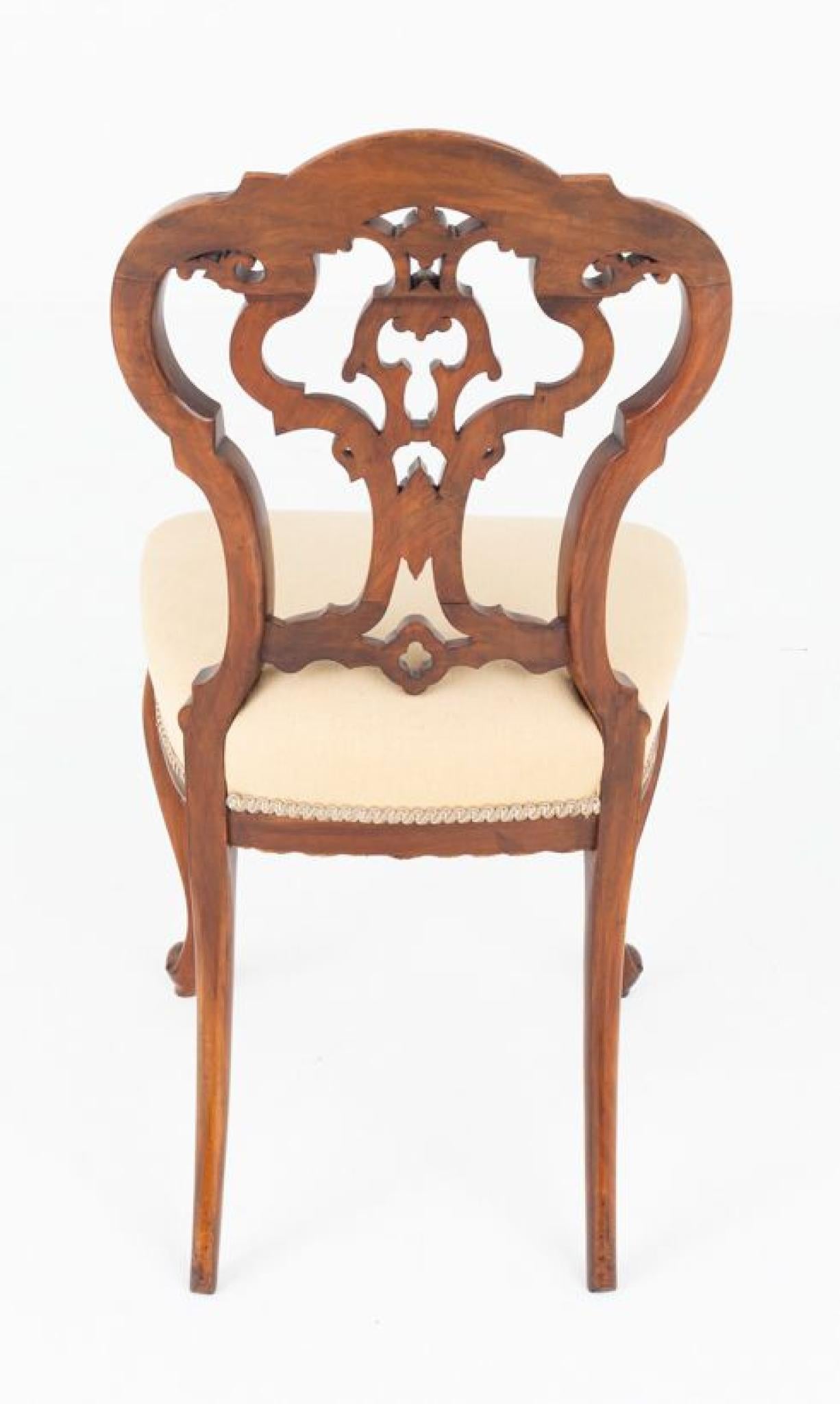 Noce Set di sedie da pranzo vittoriane 6 sedute cabriole in noce 1860 in vendita