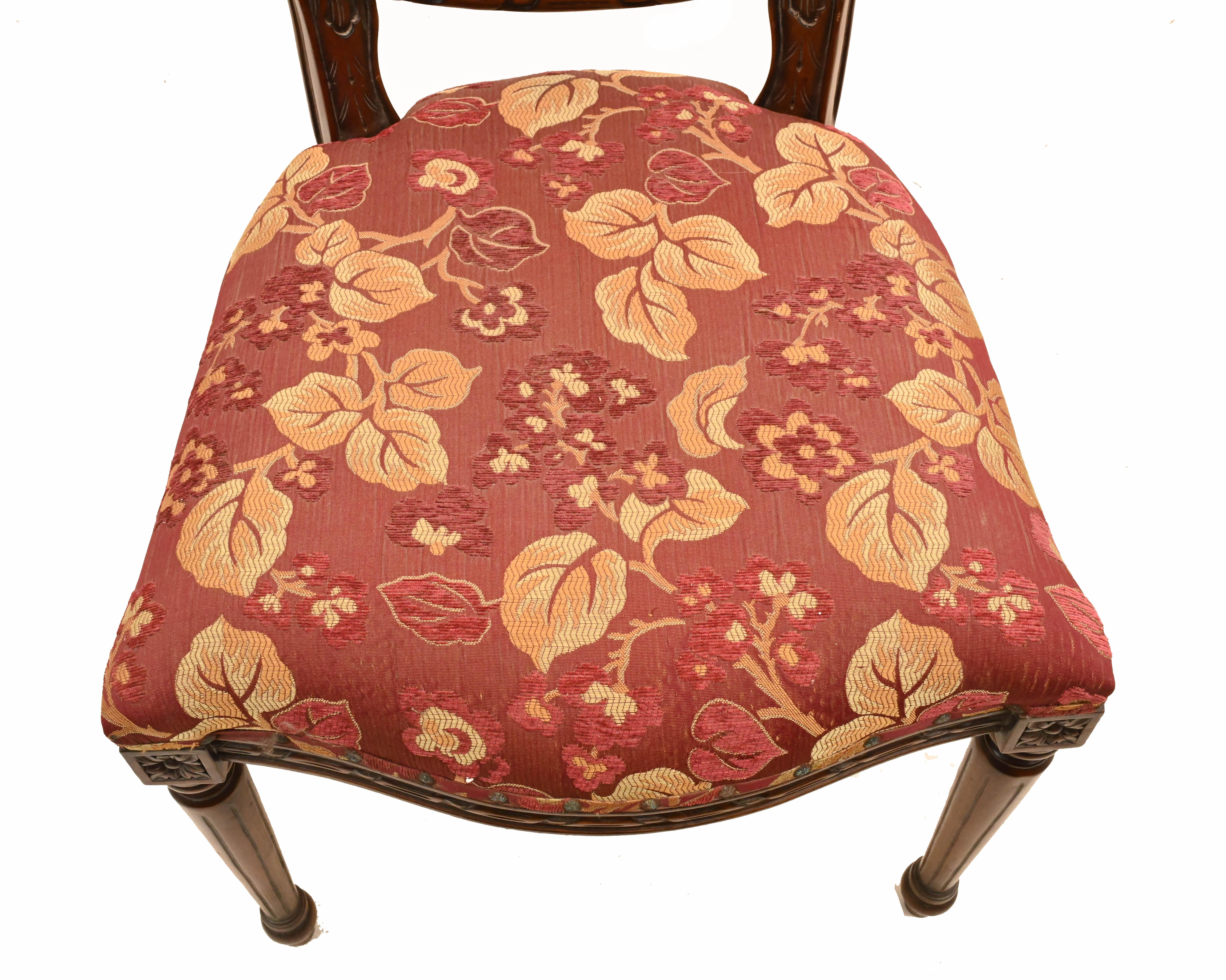 Acajou Ensemble de chaises de salle à manger victoriennes en acajou tapissées de 1880 en vente