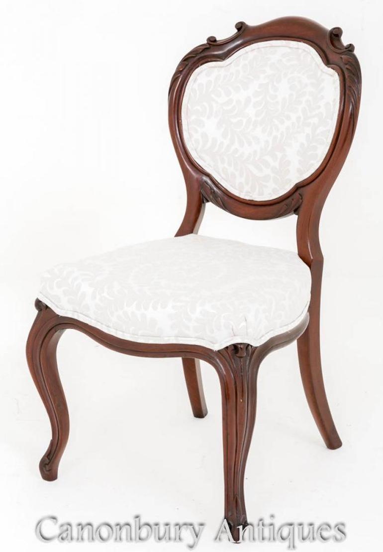 Stunning set of 8 Victorian Mahogany Chairs.
Standing on Cabriole legs with carved toes.
Circa 1860
Various dining tables to match if you are looking for a complete dining set up
The Balloon backs featuring carved shoulders.
These chairs have been