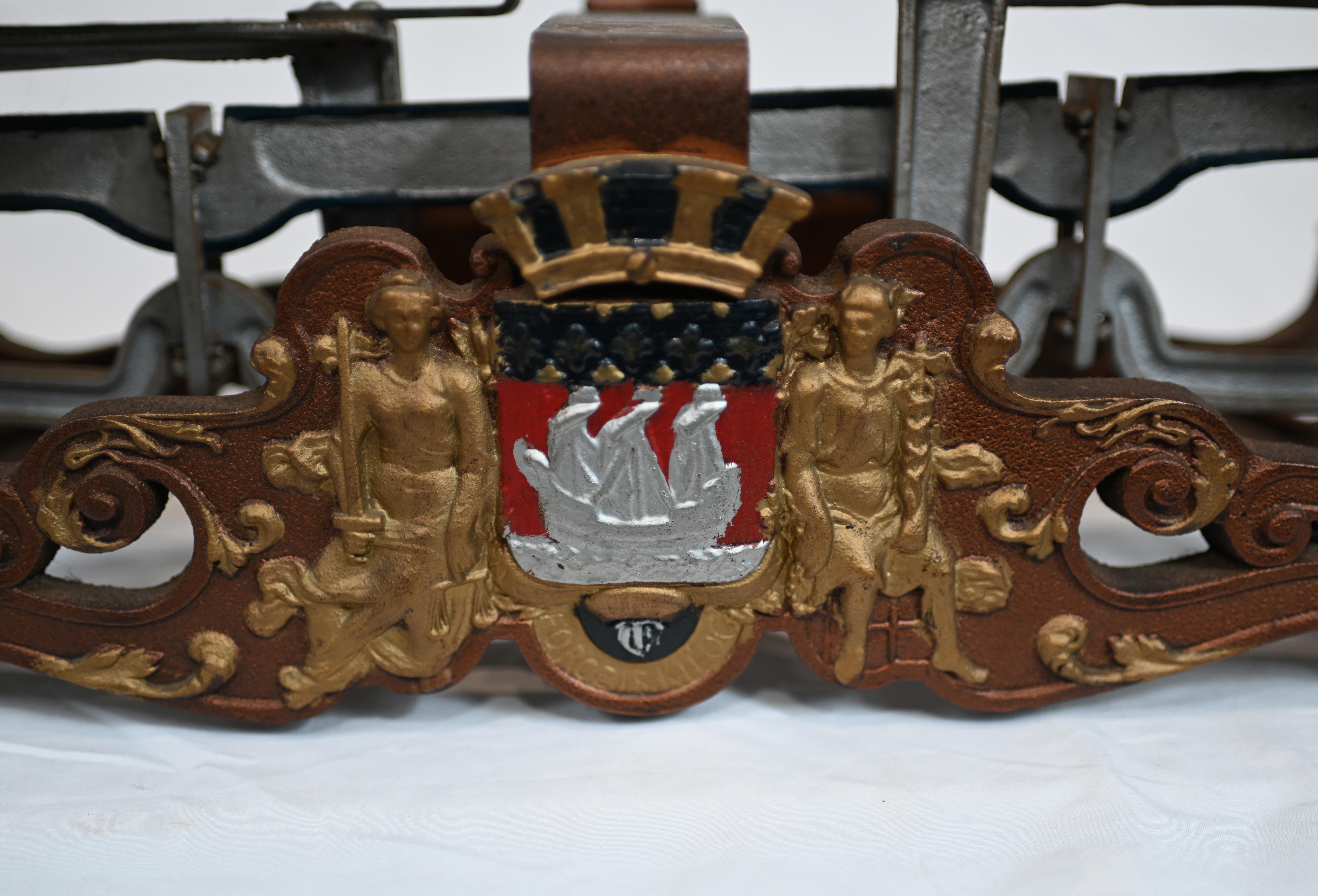 Collectable set of Victorian scales in cast iron
circa 1860
Features a colourful crest attached
We can ship to anywhere in the world 
Offered in great shape ready for home use right away.