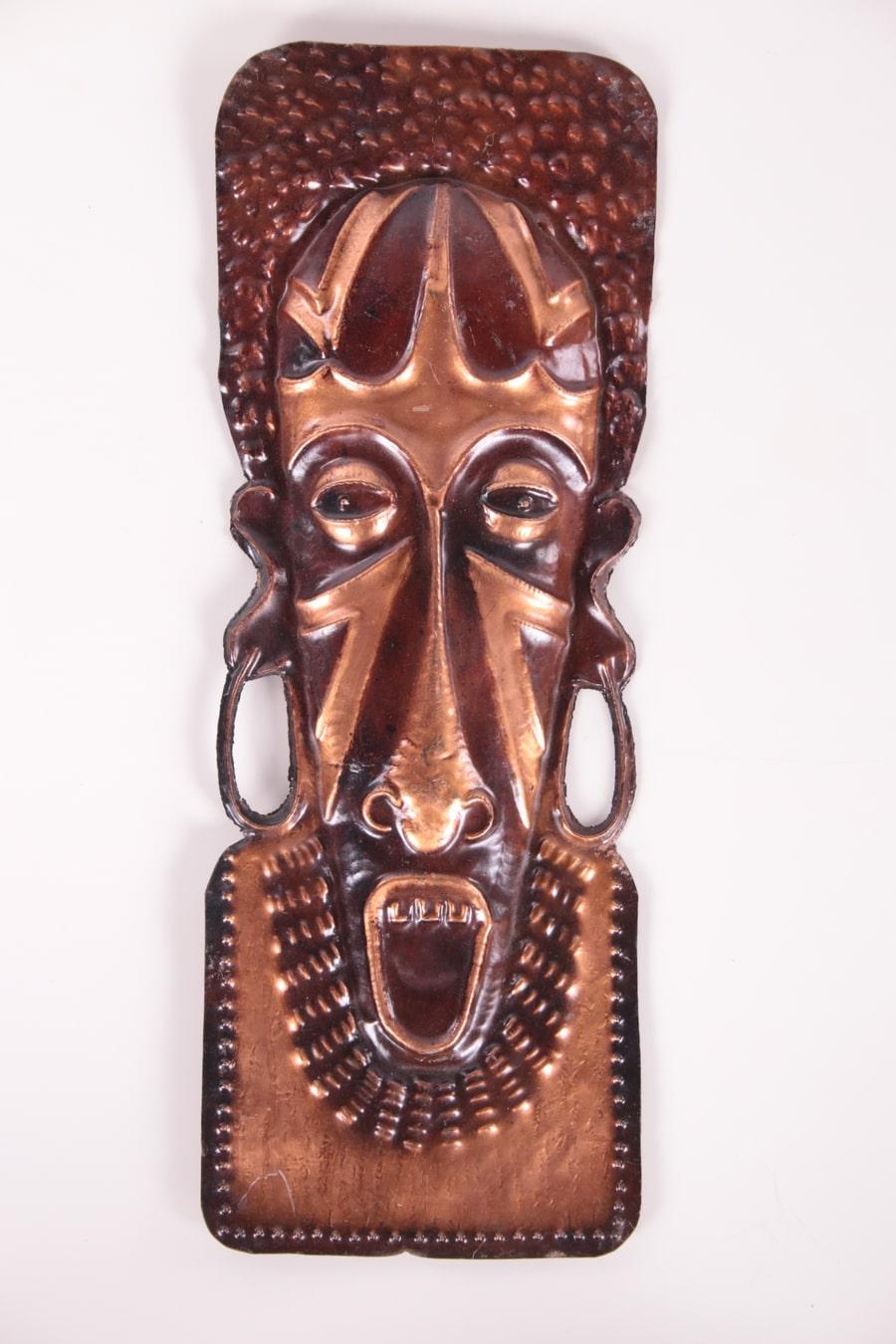 Vintage African handmade copper wall masks from the 60s to the 70s

Set of hanging beaten African wall masks made of copper found in Denmark.

Made in the 1960s and 1970s when African was widely used to decorate homes and to bring the warmth of