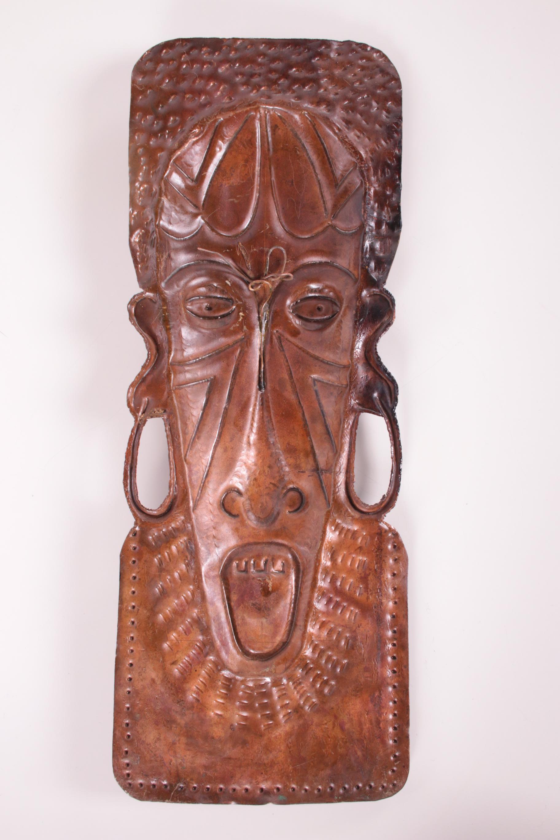 Vintage African hand made copper wall masks from the 60s to the 70s In Excellent Condition In Oostrum-Venray, NL