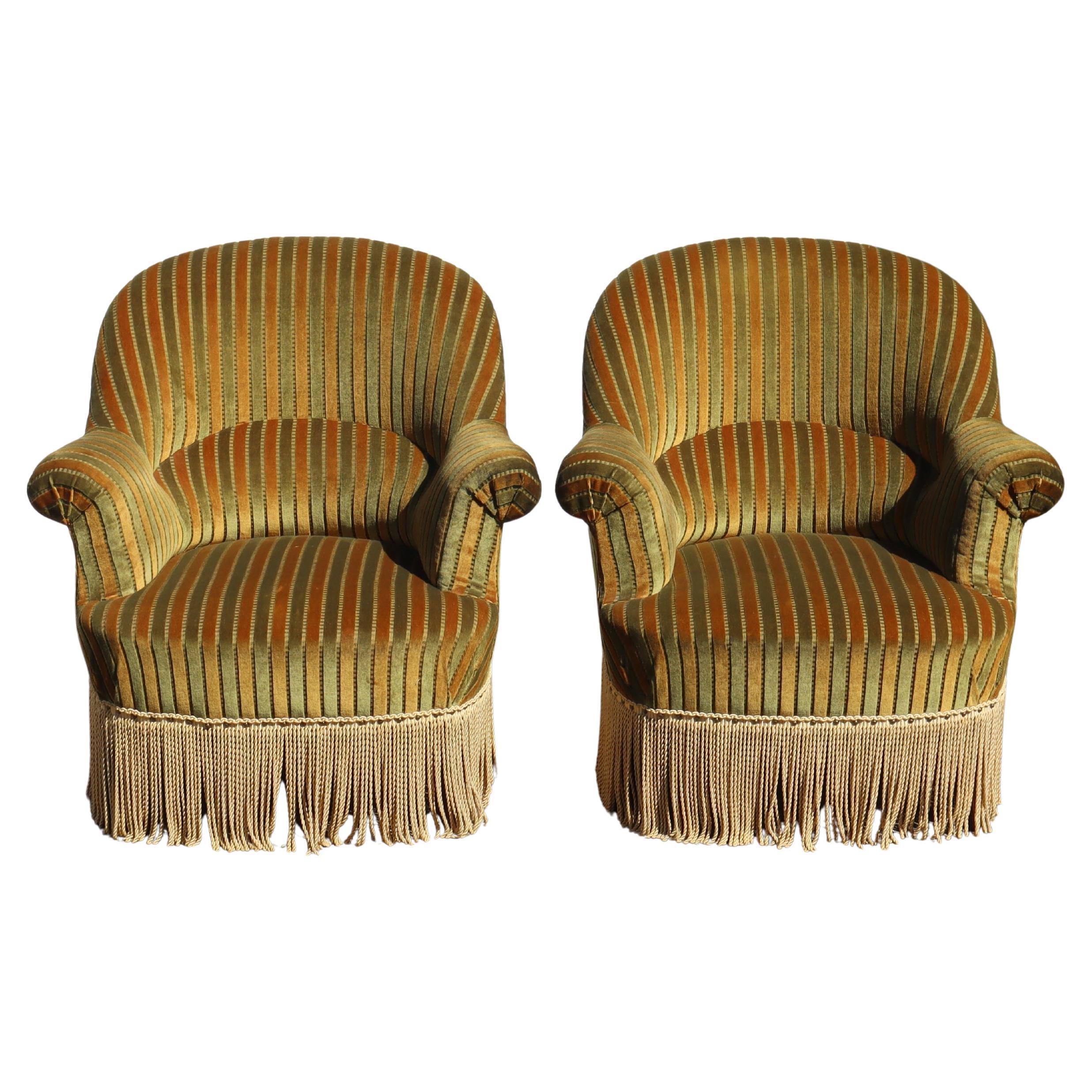 Precioso juego de 2 sillones Sapo - Asientos de salón de los años 50
Completamente tapizada con fina tela de terciopelo de diseño auténtico, en verde musgo dorado y naranja.
Estos sillones son extremadamente cómodos,
La posición baja del asiento y