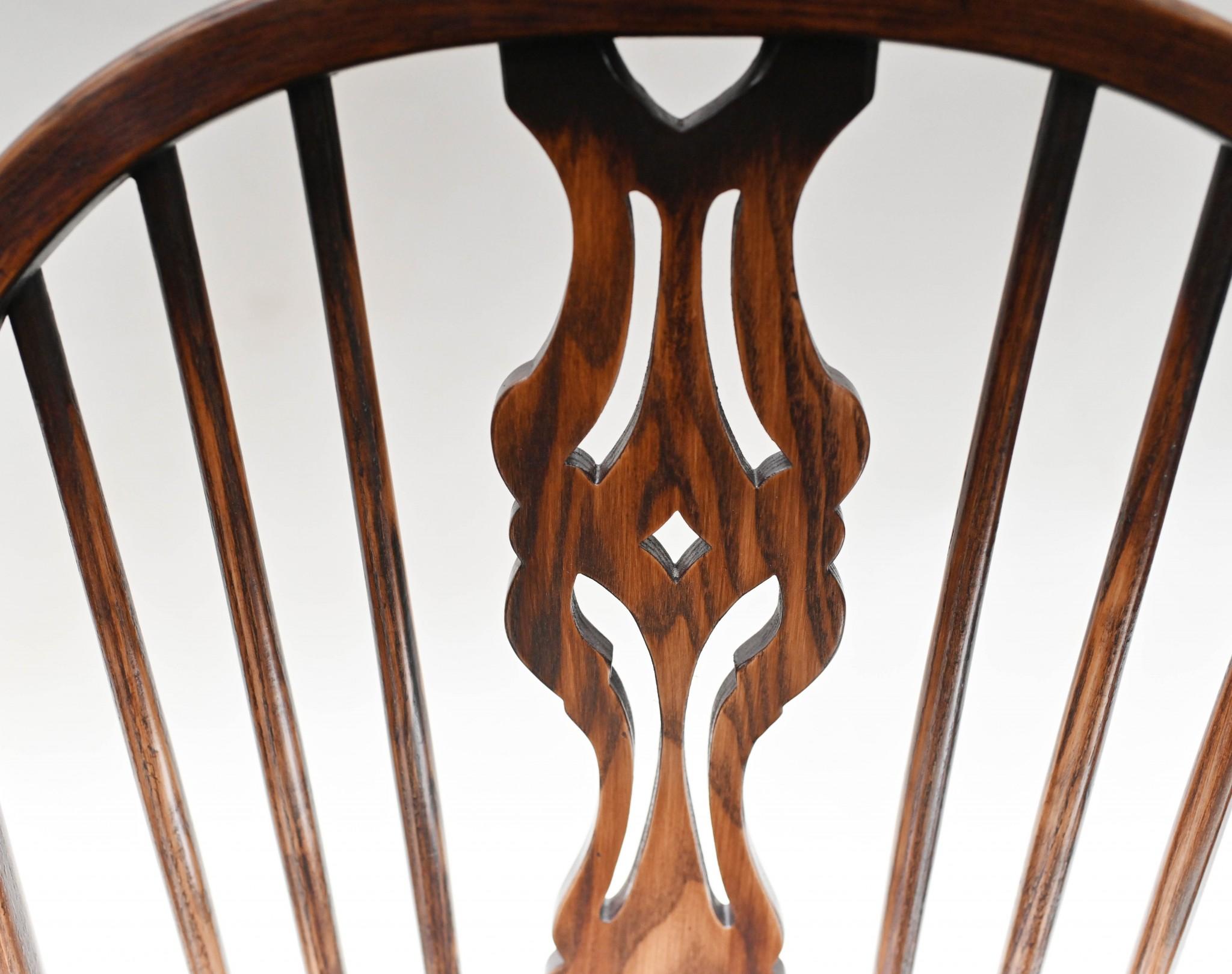 Set Windsor Chairs - 8 Farmhouse Kitchen Chair In Good Condition For Sale In Potters Bar, GB