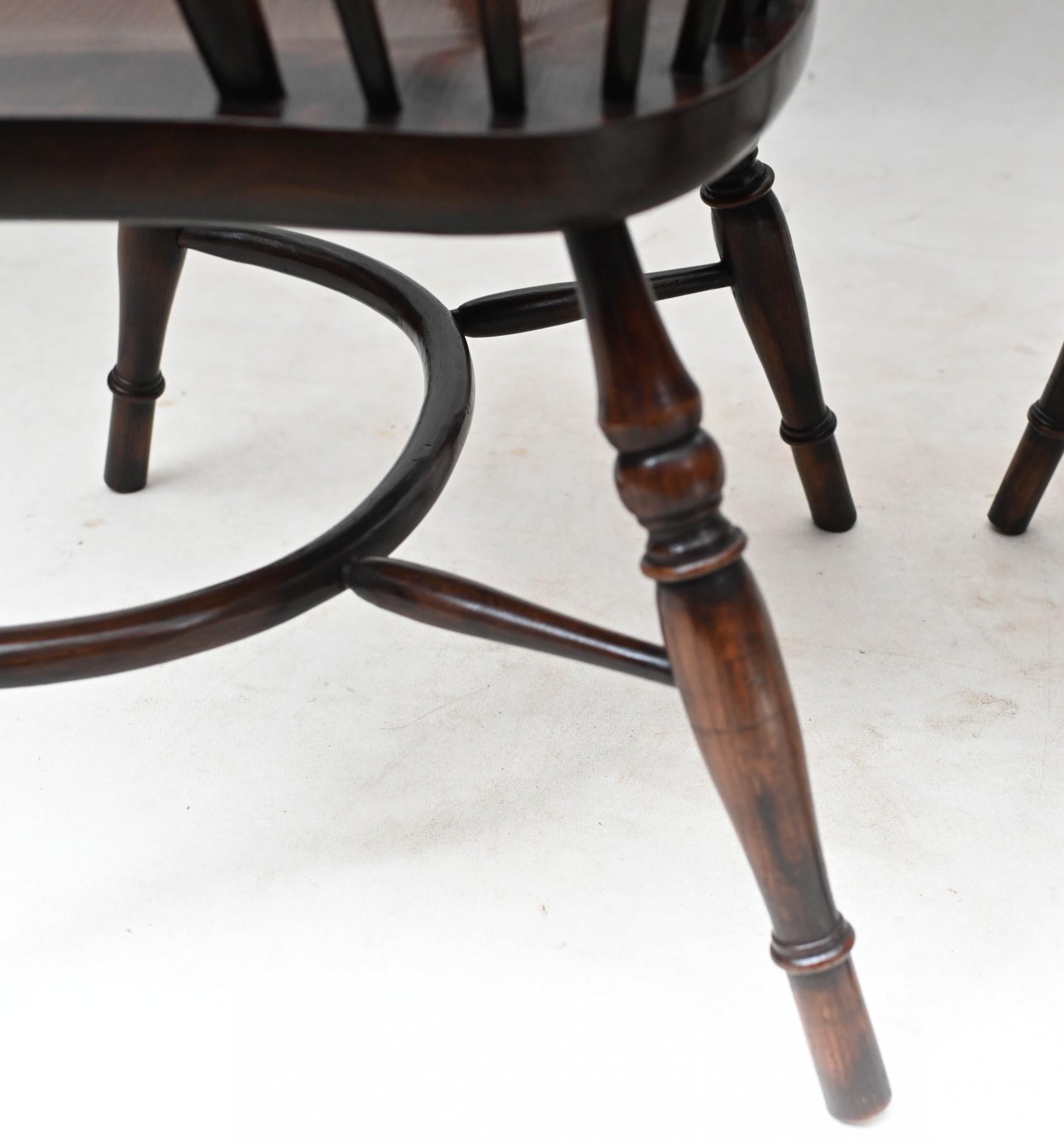 Wood Set Windsor Chairs - 8 Farmhouse Kitchen Chair For Sale