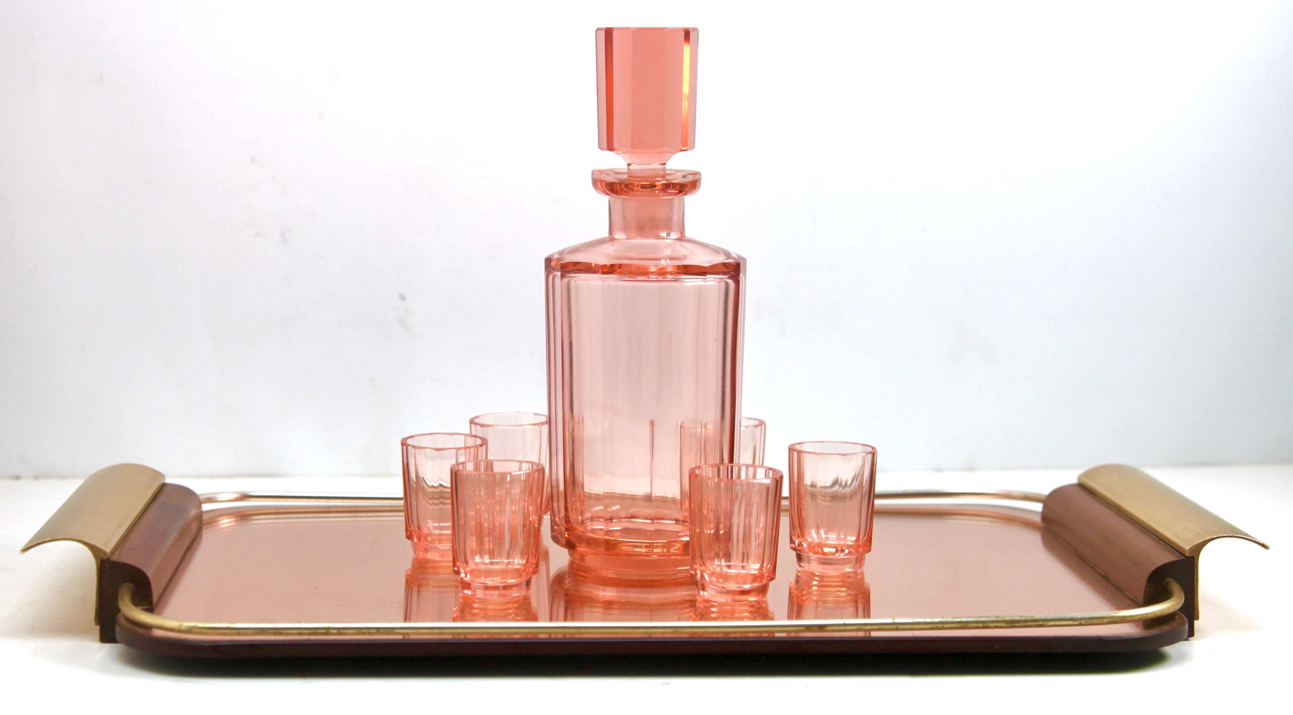 Set with crystal decanter and shot glasses and serving tray with mirror.

Size decanter: 
Height 23 cm / 9.05 inch, diameter 9 cm / 3.54
Size tray: 50 cm / 19.68 inch x 27 cm / 10.62 inch x 5cm / 1.96 inch.