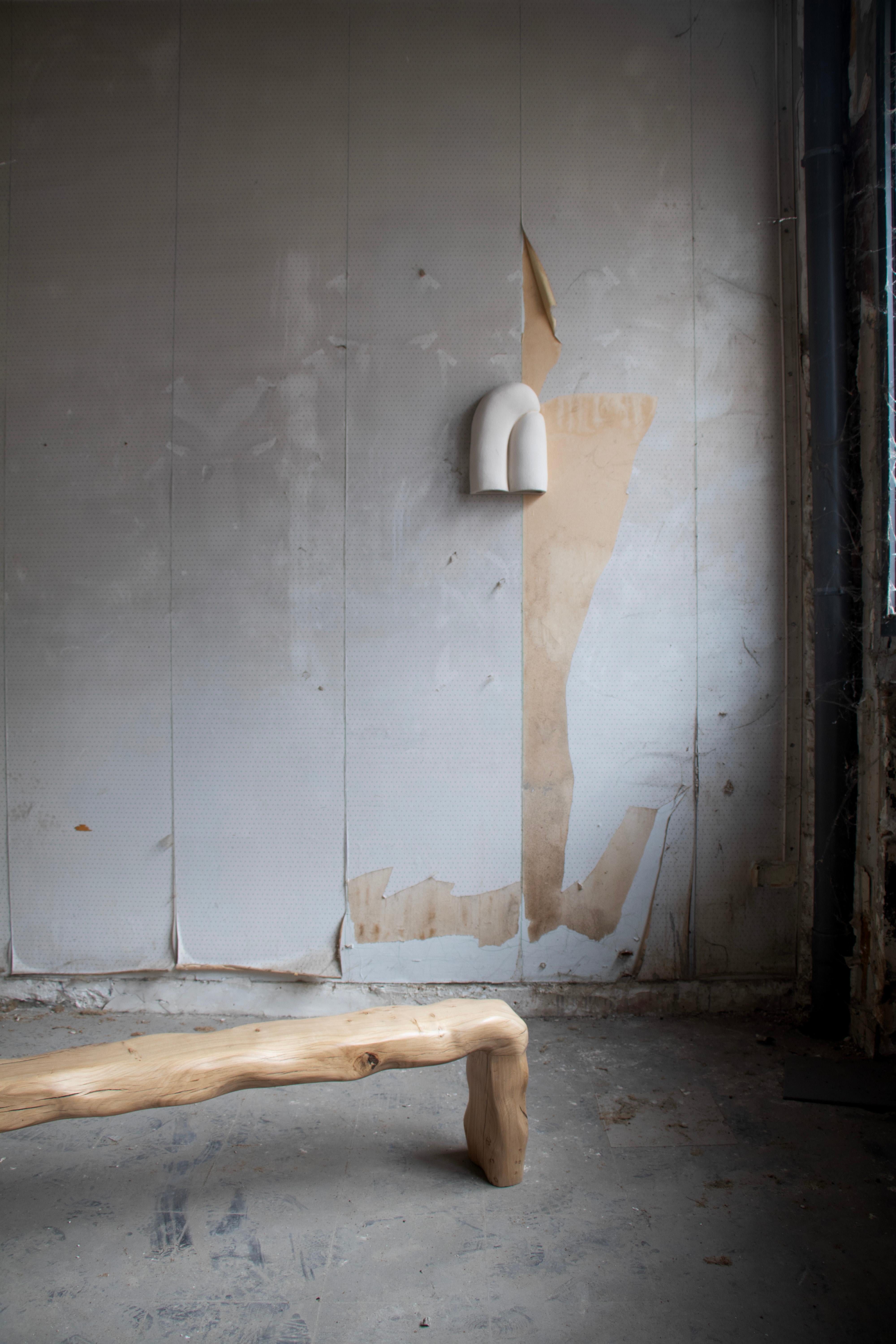 XXI secolo e contemporaneo Applique Sète Unique in gres bianco Chamotte di Alice Lahana Studio in vendita