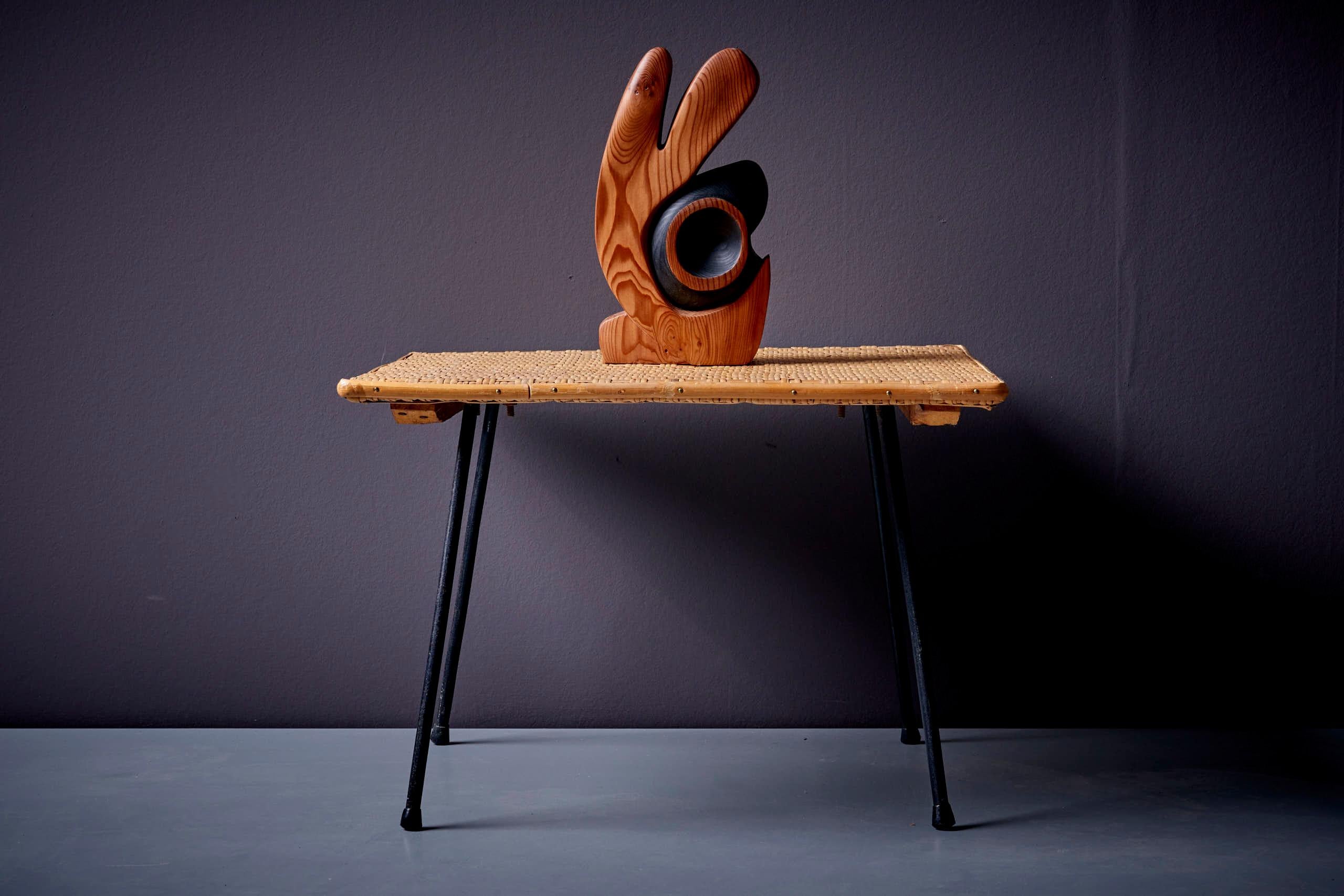 Seth Gravette Tischskulptur aus rotem Holz und Sumi-Tisch aus Tinte, US 2023 (amerikanisch) im Angebot