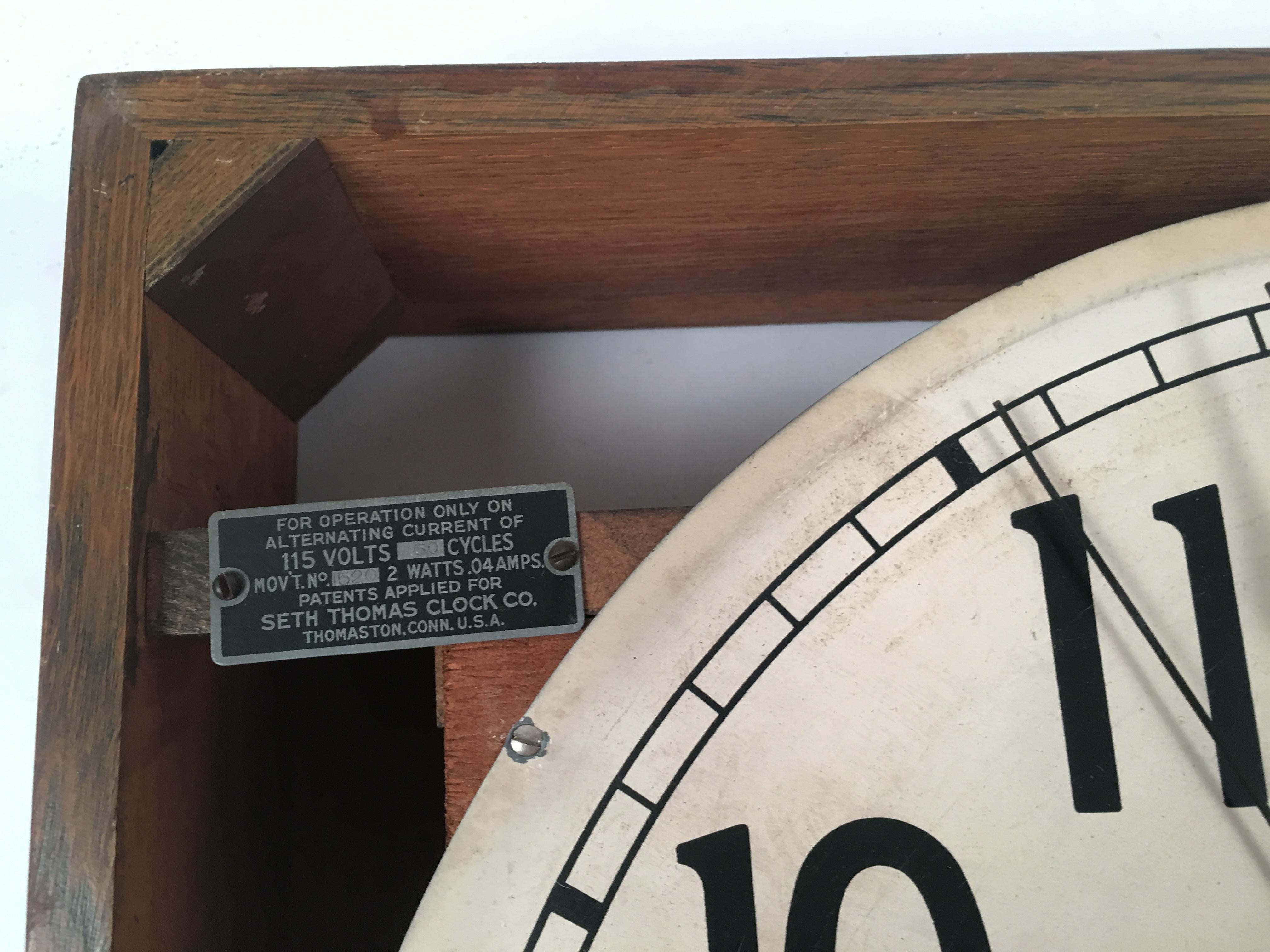 Seth Thomas Oak Electric Wall Clock In Good Condition In Essex, MA