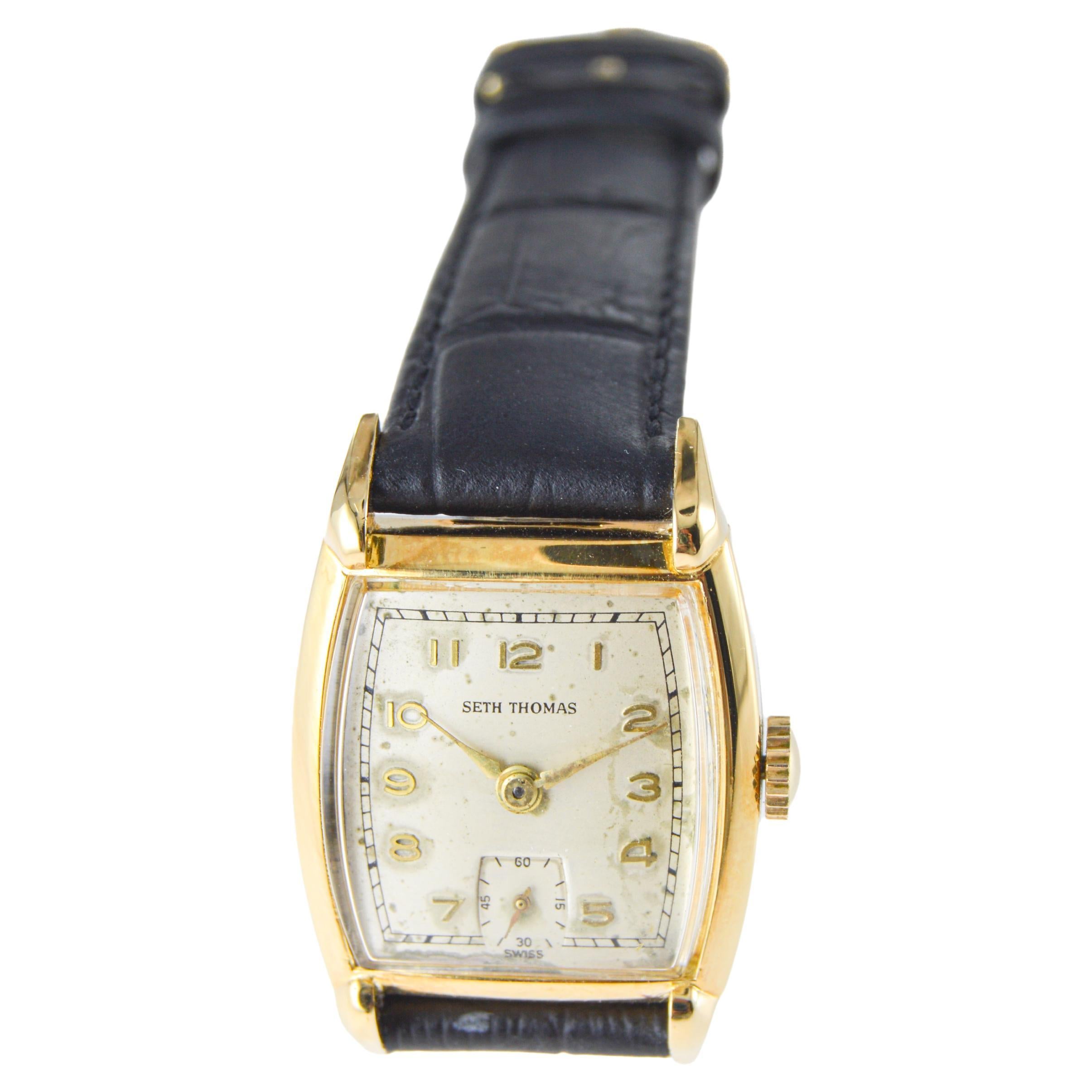 Seth Thomas Yellow Gold Filled Art Deco Tonneau Shape with Original Dial 1940's For Sale 2