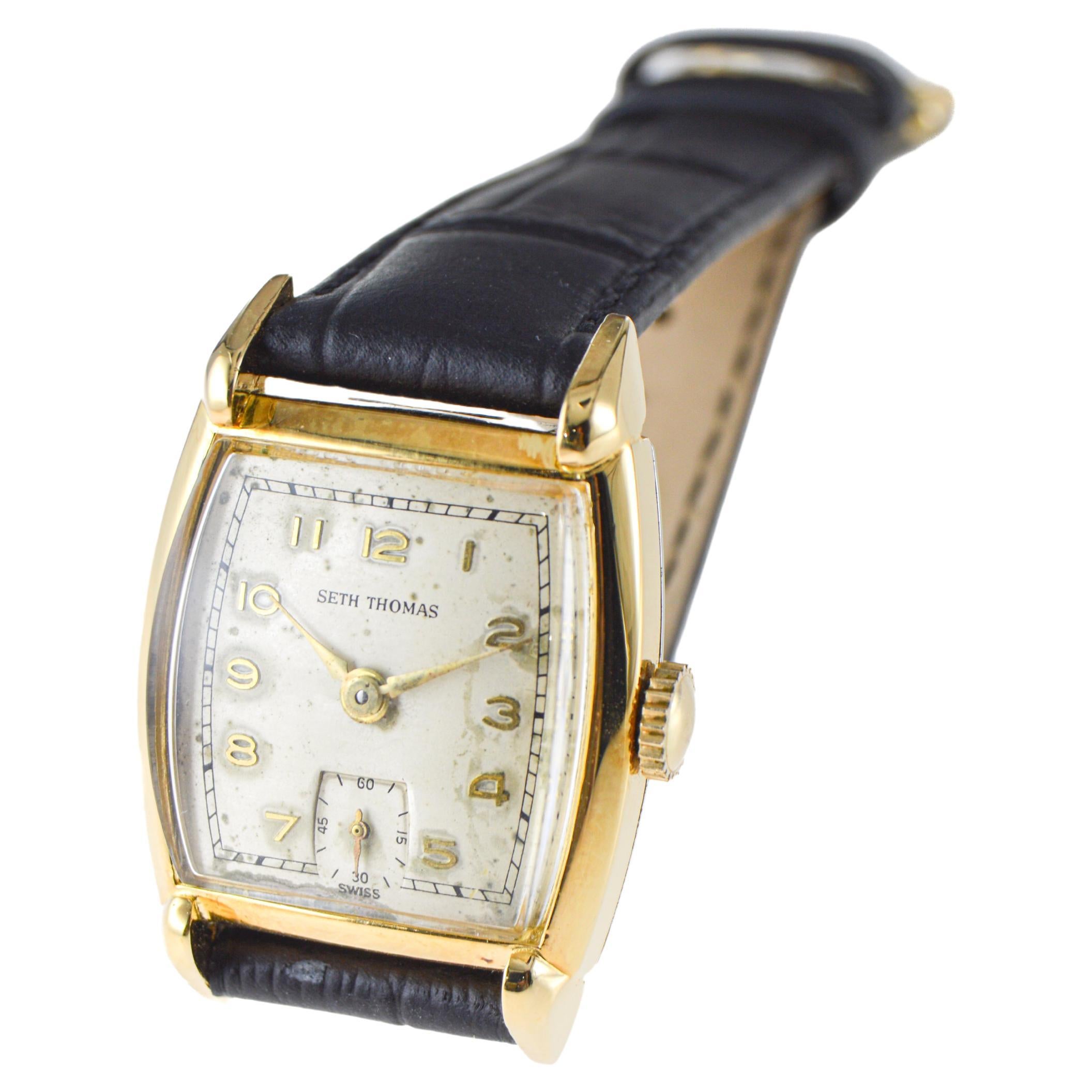 Seth Thomas Yellow Gold Filled Art Deco Tonneau Shape with Original Dial 1940's For Sale 3