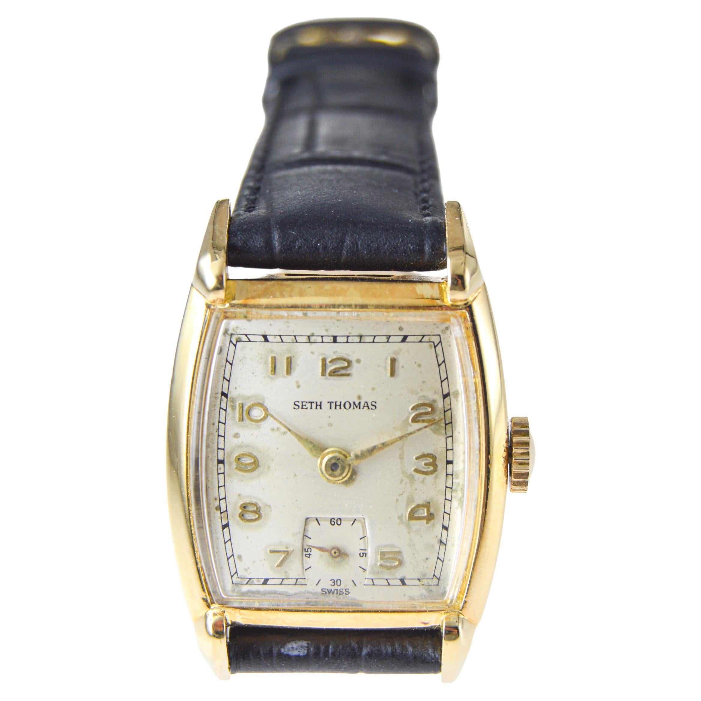 Seth Thomas Yellow Gold Filled Art Deco Tonneau Shape with Original Dial 1940's For Sale 4