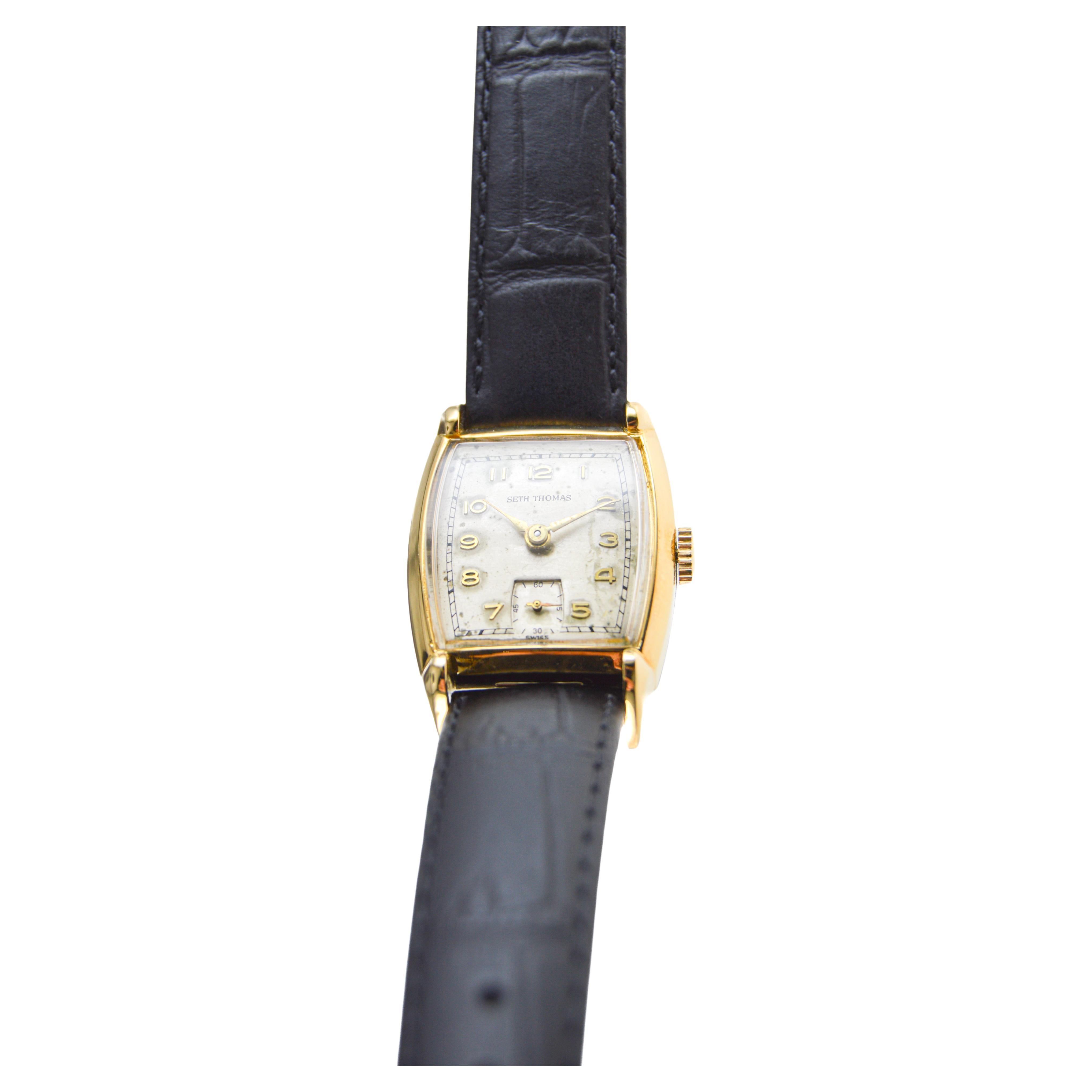 Seth Thomas Yellow Gold Filled Art Deco Tonneau Shape with Original Dial 1940's For Sale 5
