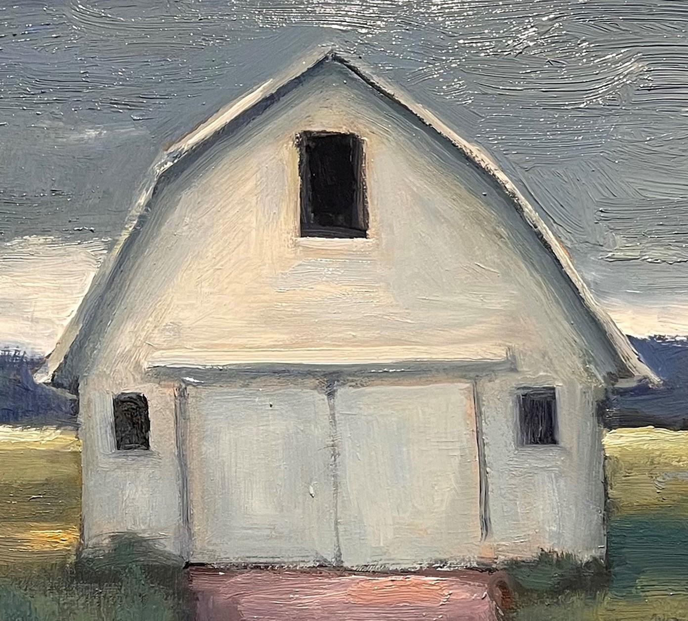 „Grey Sky Barn“ (2022) von Seth Winegar, Ölgemälde, Weißer Scheunen im Angebot 2