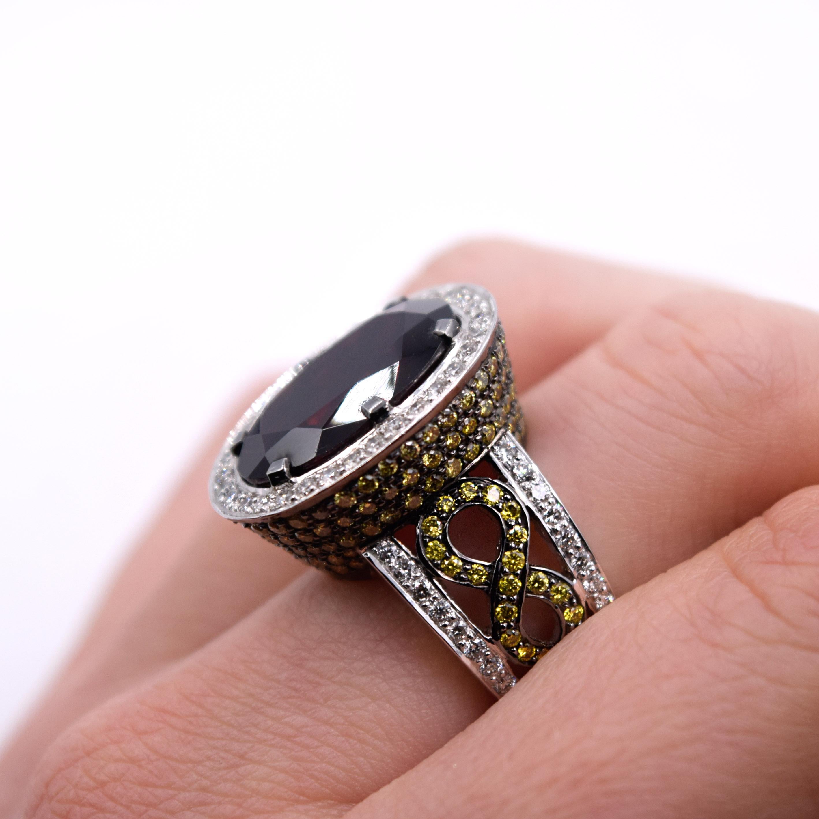 Sethi Couture 3.01 Carat Green Diamond and Garnet Cocktail Ring in 18 Karat Gold For Sale 5