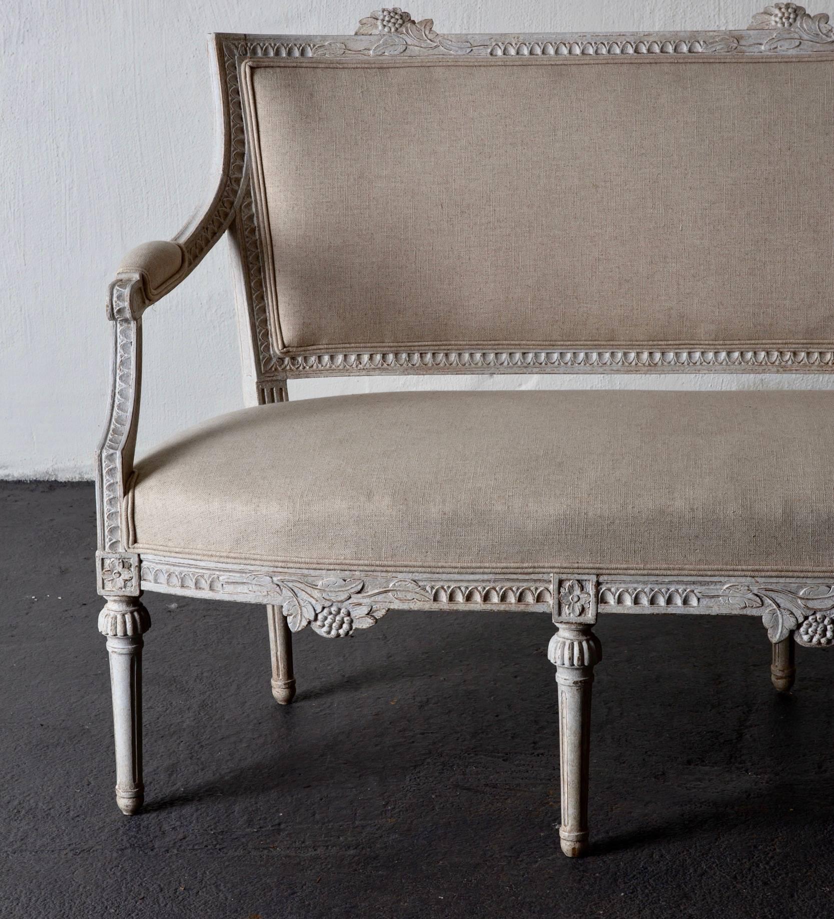Settee Bench Gustavian Swedish 19th Century White, Sweden In Good Condition In New York, NY