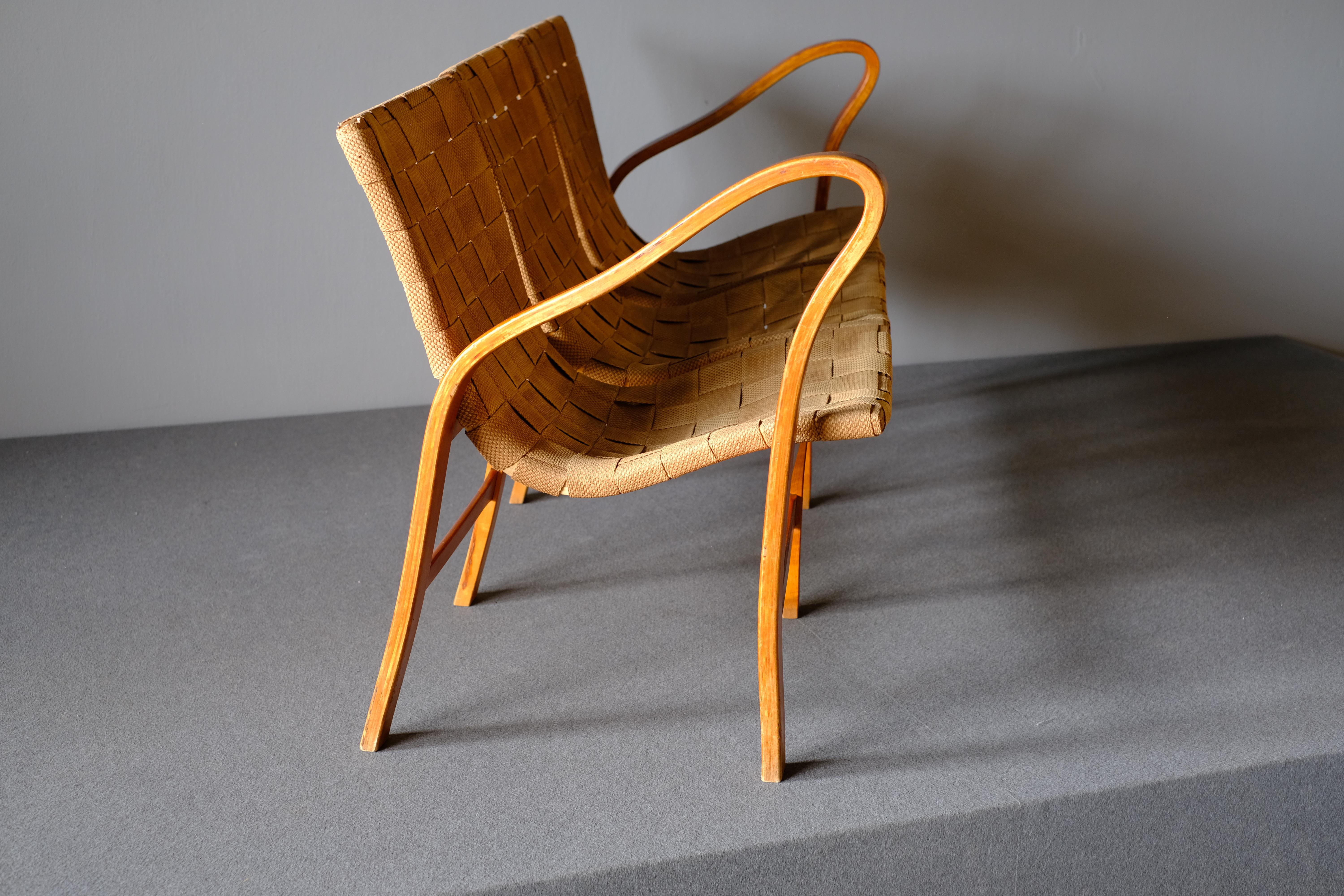 An early and rare bentwood three- seater settee by Gustav Axel Berg. It has a birch frame and hemp webbing. This piece is circa 1930s. Its wonderful sculptural lines make it quite a statement piece.


  