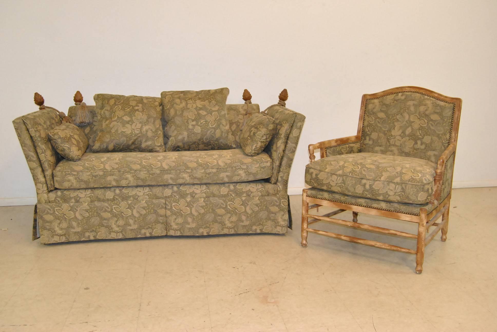 Knole Style Settee Loveseat with Carved Pineapple Finials by Baker Furniture In Good Condition In Toledo, OH