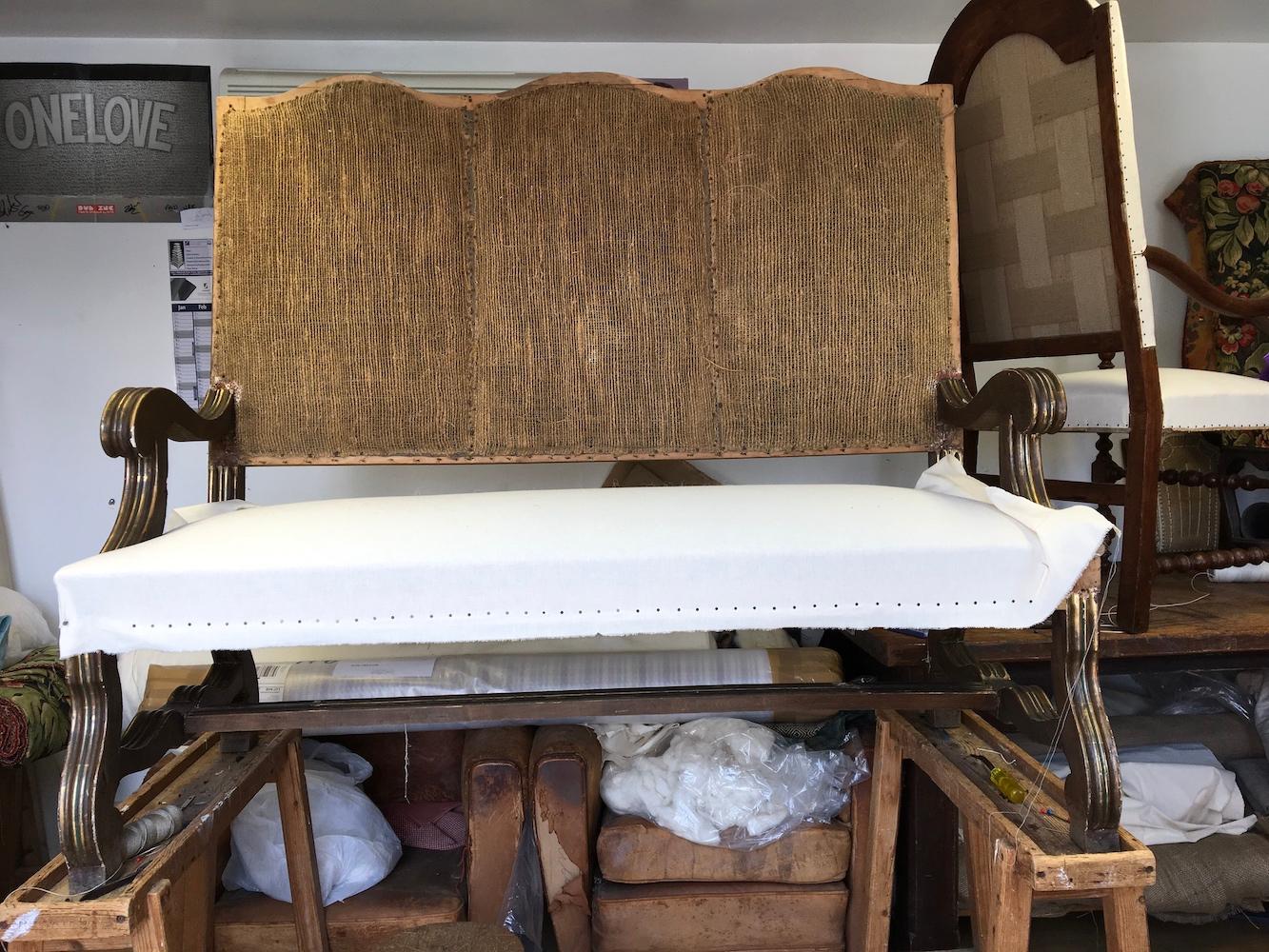 Settee Sofa 3-Seat Upholstered Spanish Leather Polychrome Gilded Walnut 9