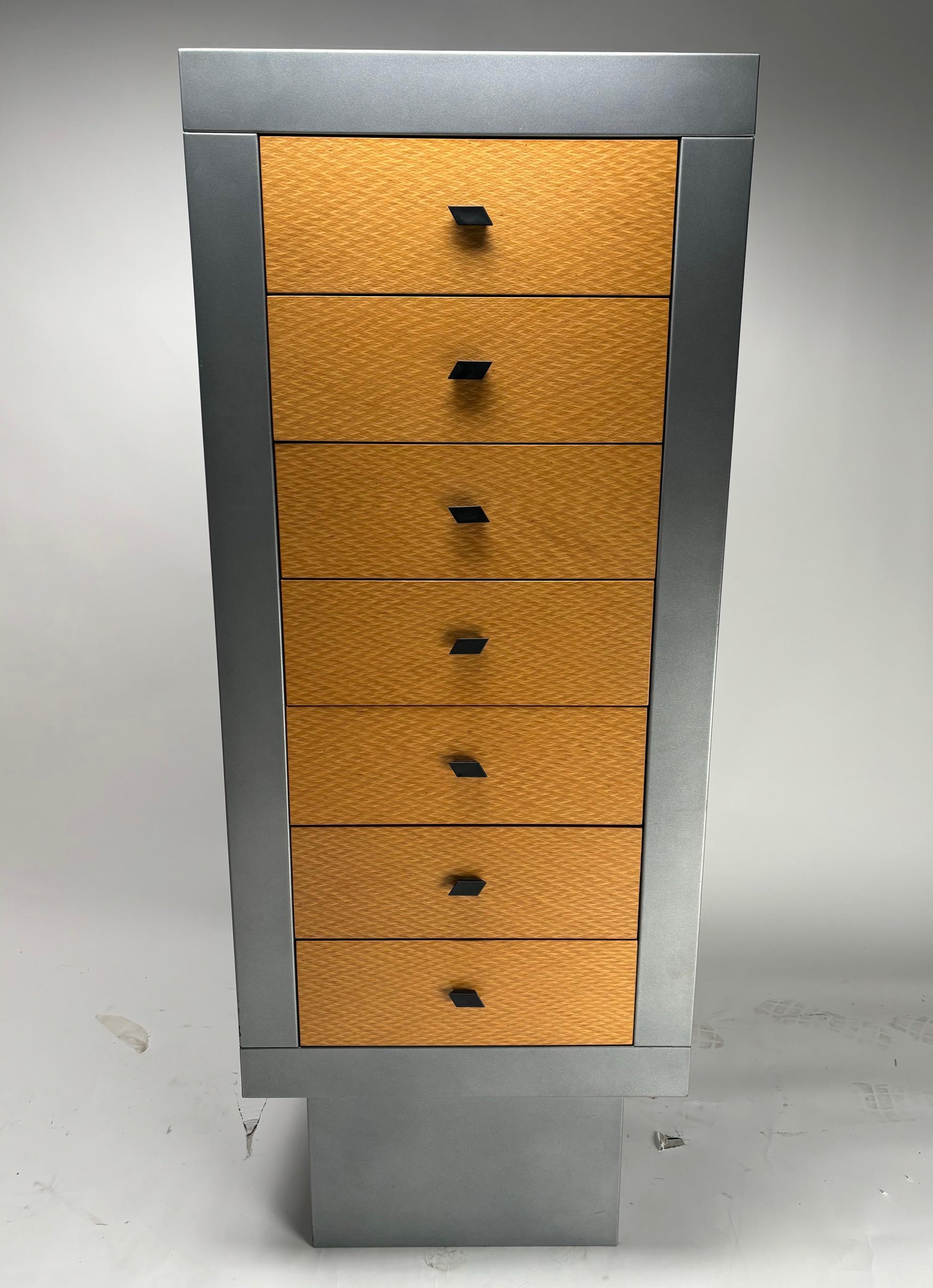Settimanale Cómoda / Tallboy de Matteo Thun para Bieffeplast, 1985 Minimalista en venta