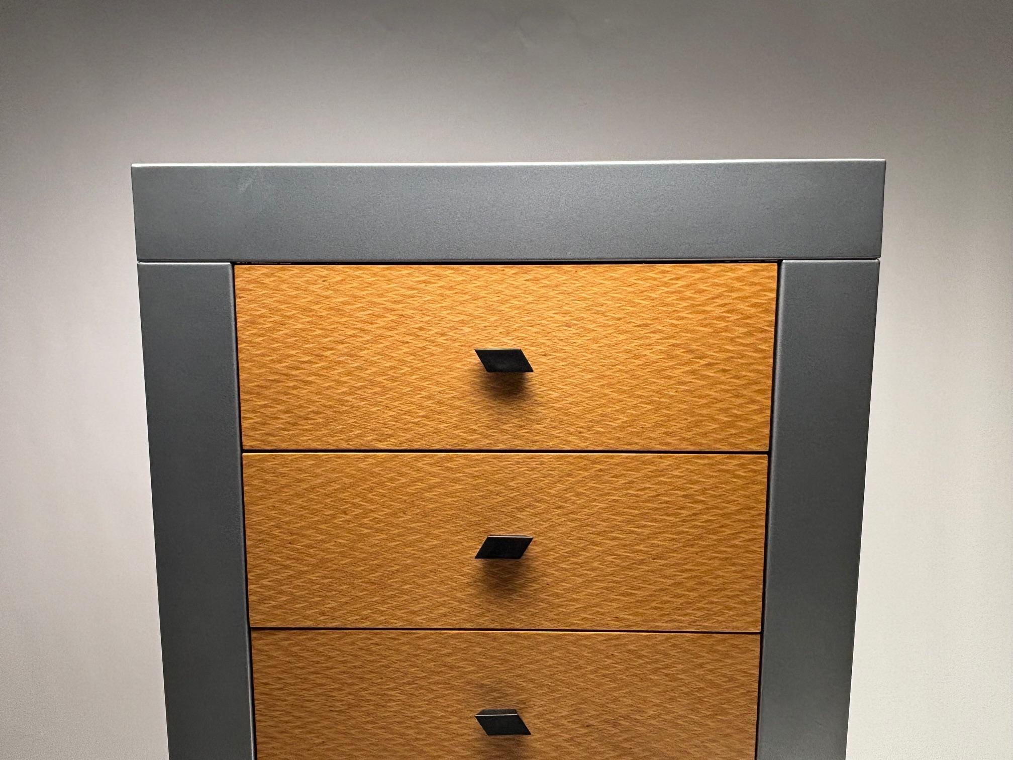 Settimanale Cómoda / Tallboy de Matteo Thun para Bieffeplast, 1985 Italiano en venta