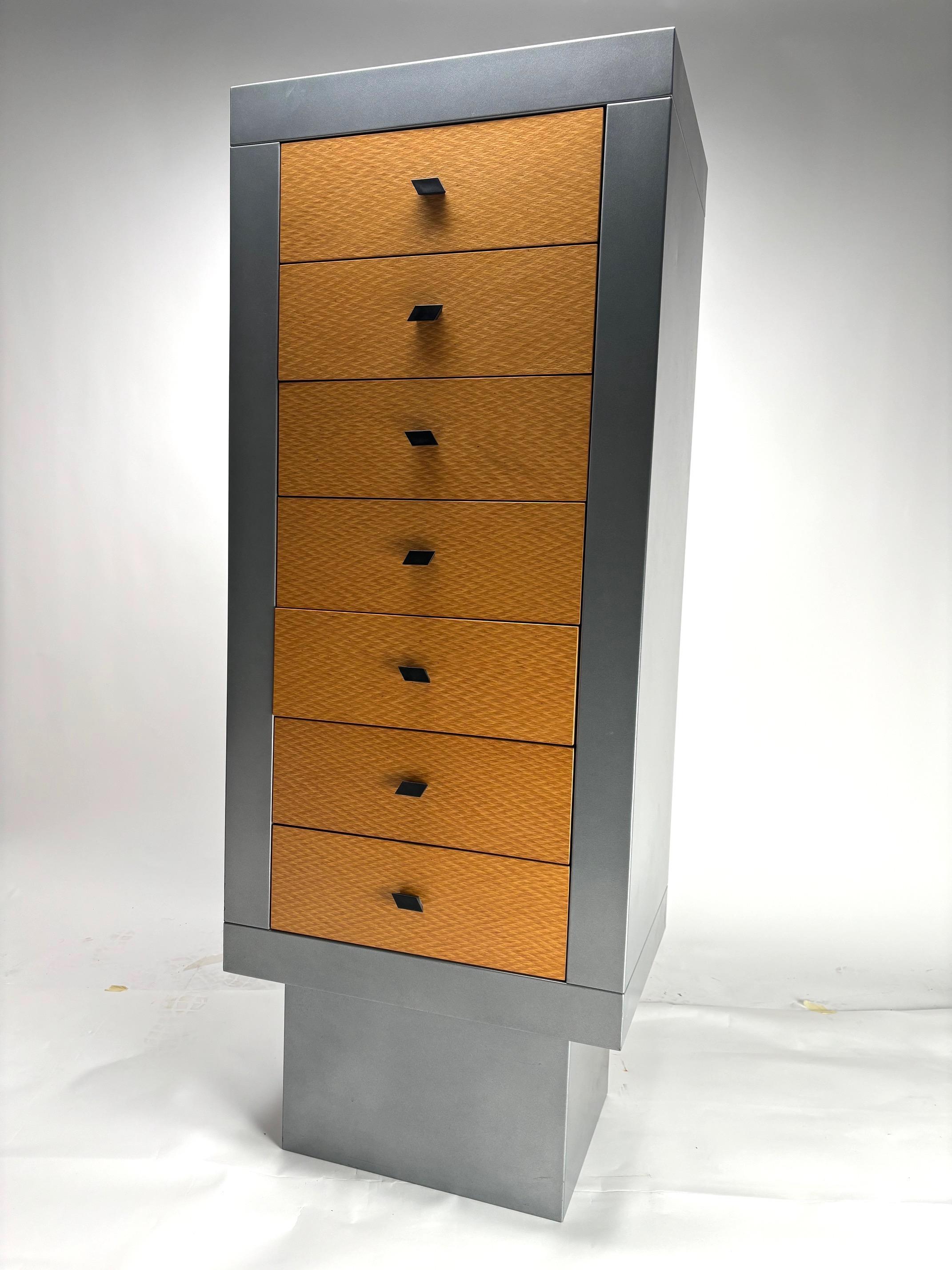 Settimanale Cómoda / Tallboy de Matteo Thun para Bieffeplast, 1985 Metal en venta