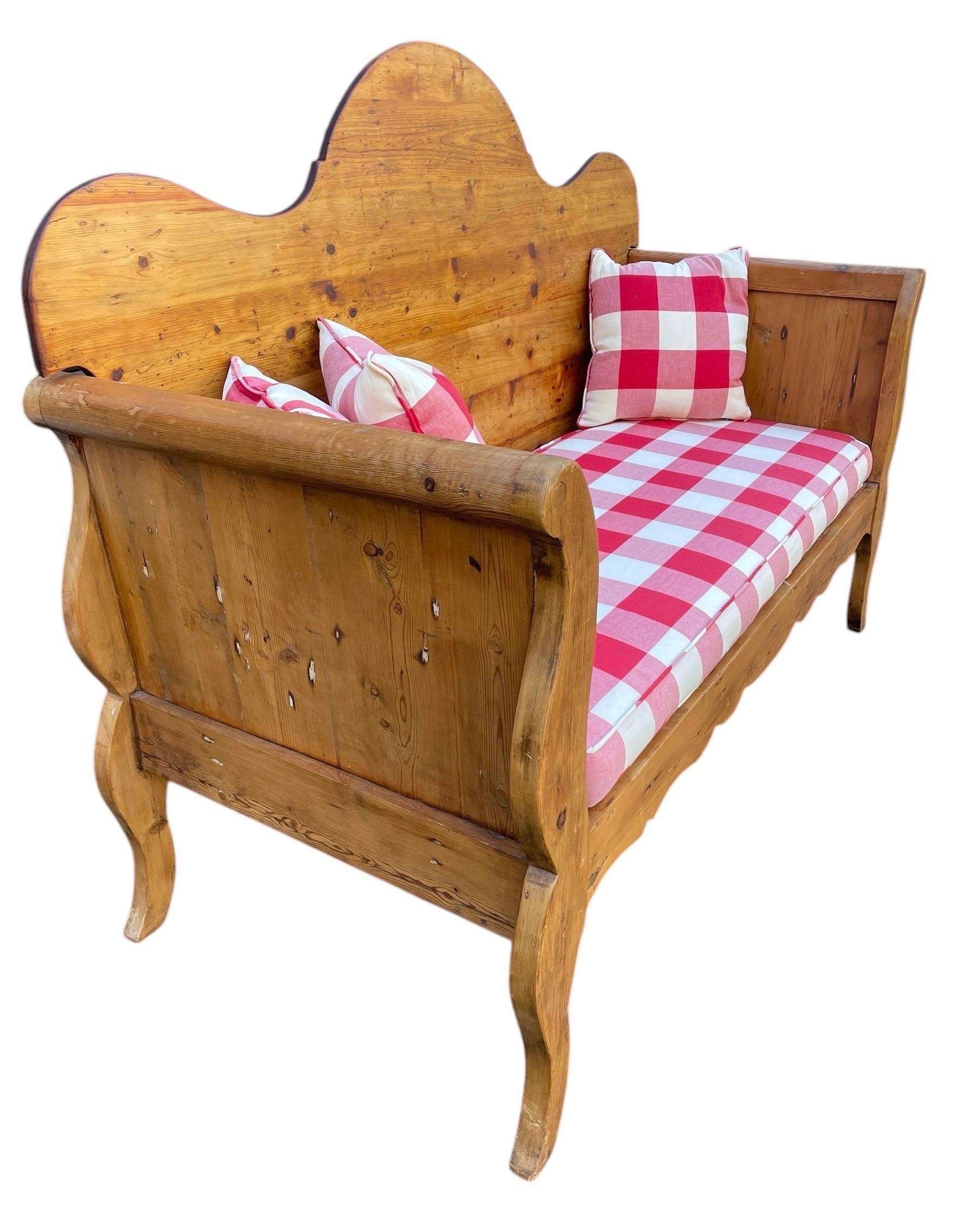 Inconnu Settle Bench Rustic American Entryway Furniture Bench Classic American Bench en vente