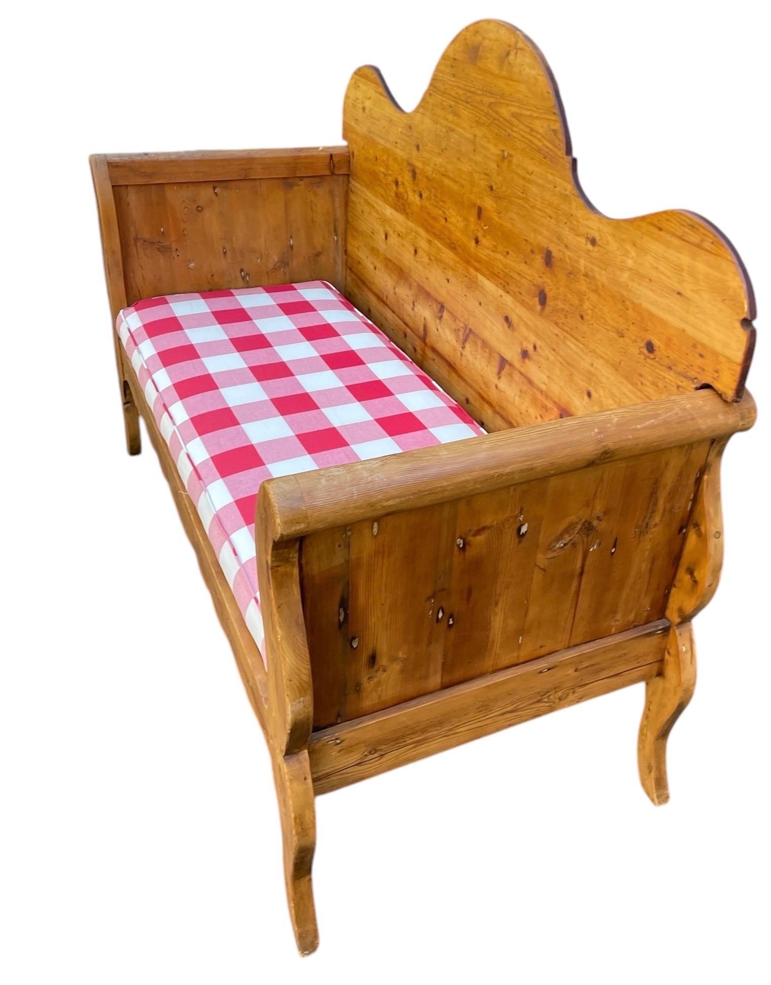 Settle Bench Rustic American Entryway Furniture Bench Classic American Bench en vente 1