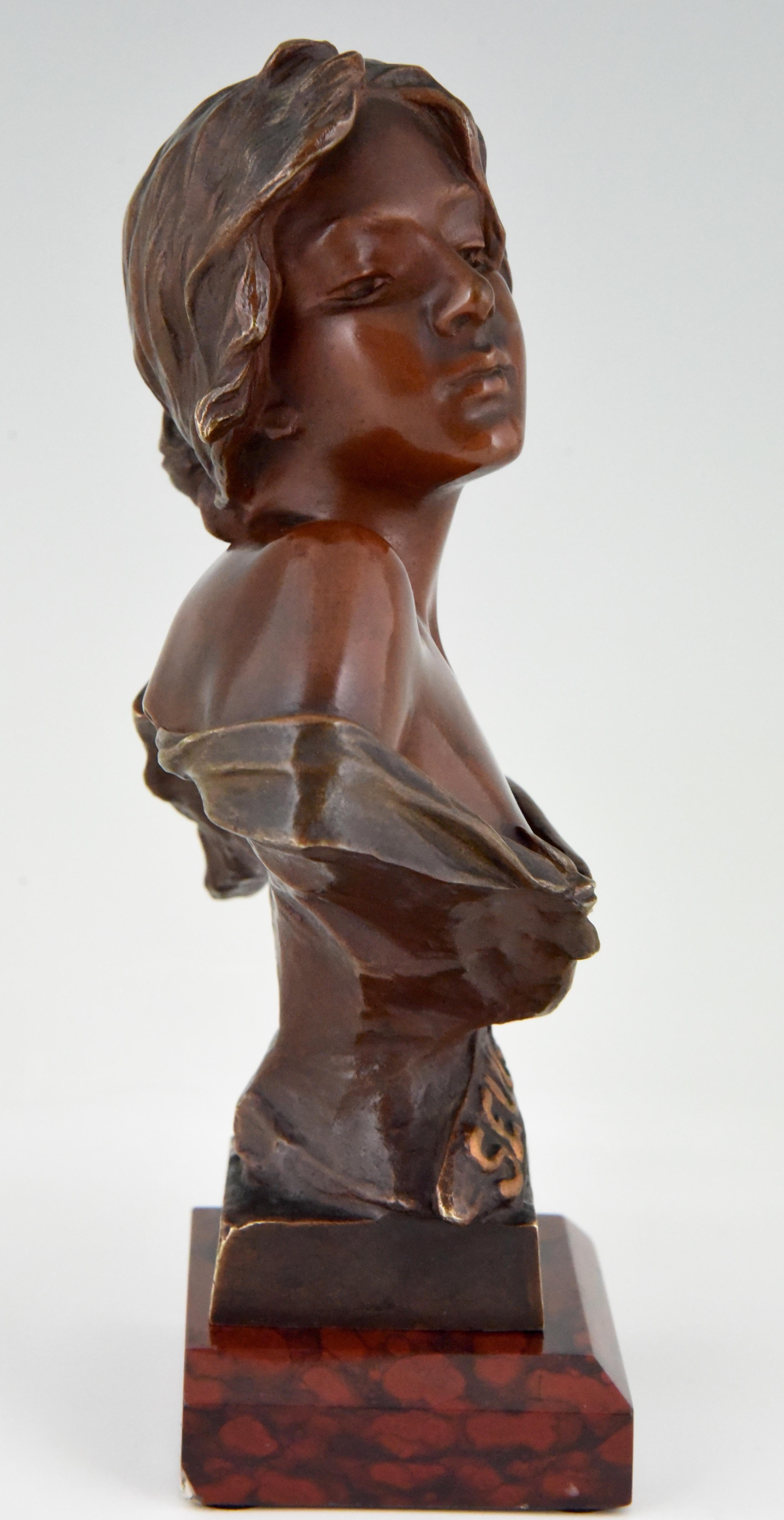 Art nouveau Seule Buste en bronze Art Nouveau d'une jeune femme Emmanuel Villanis:: France:: 1900