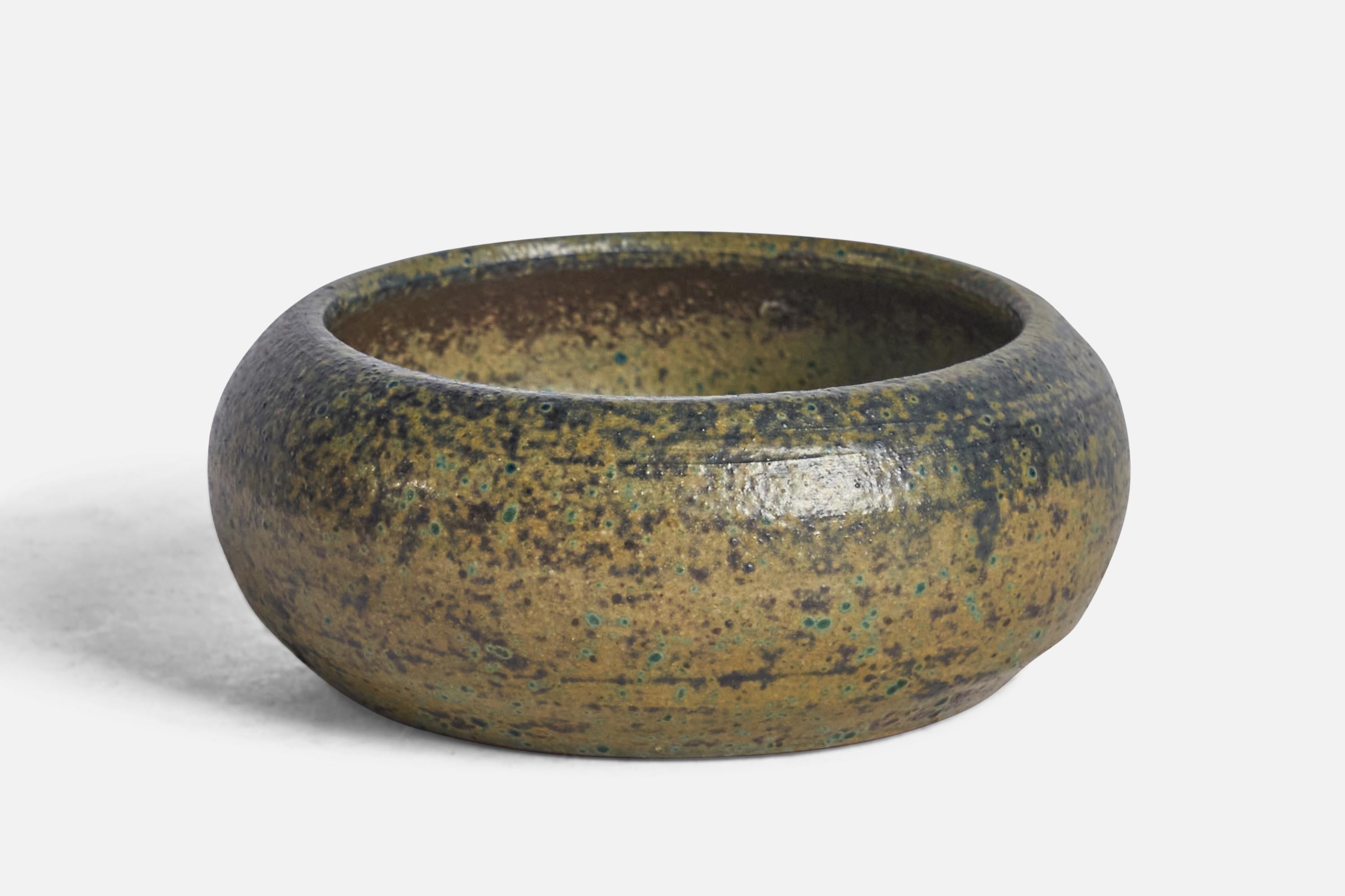 A small green-glazed ceramic bowl designed and produced by Seutula Finland, 1960s.