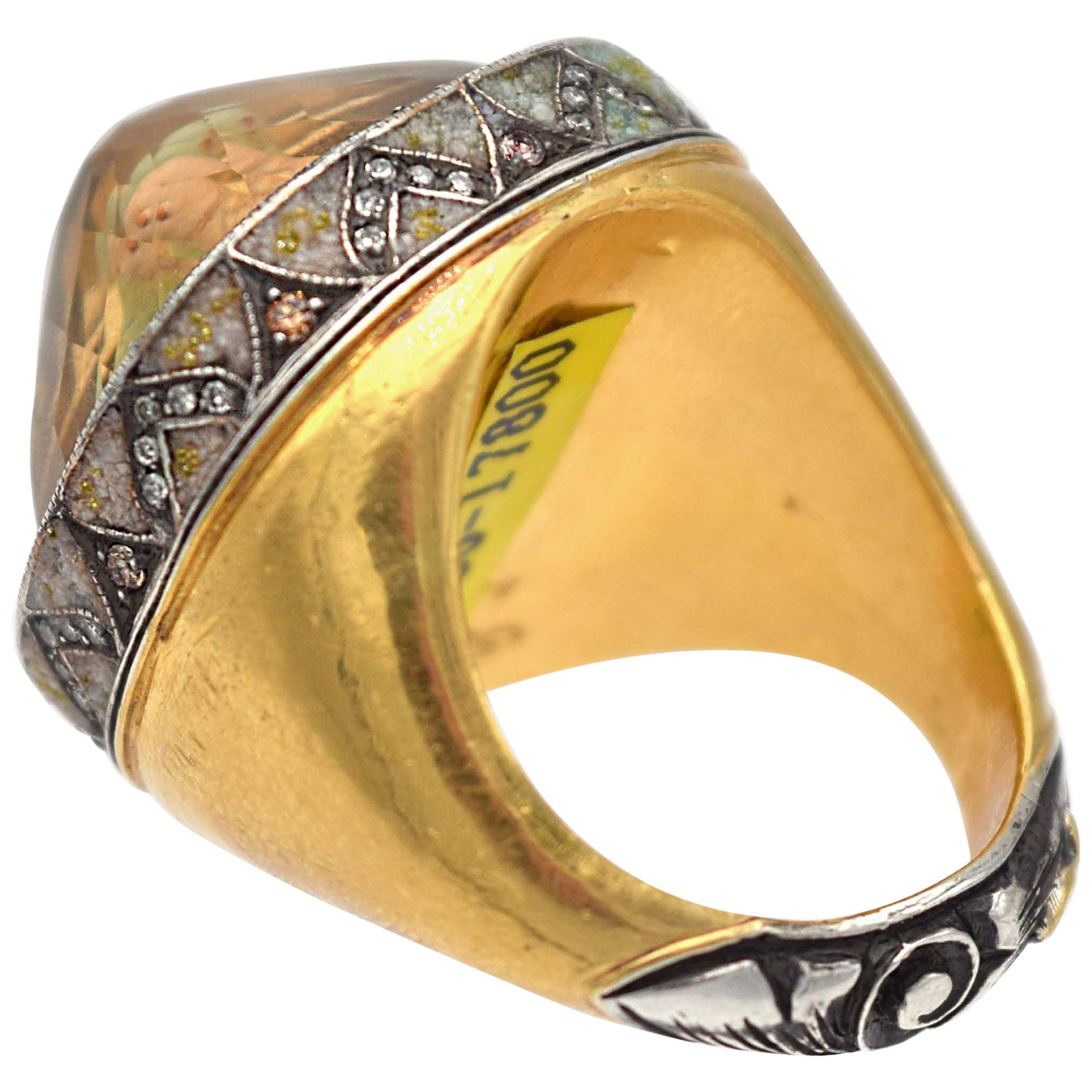 Sevan Biçakçi Quartz intaglio Ring featuring two doves in 24 Yellow Gold For Sale