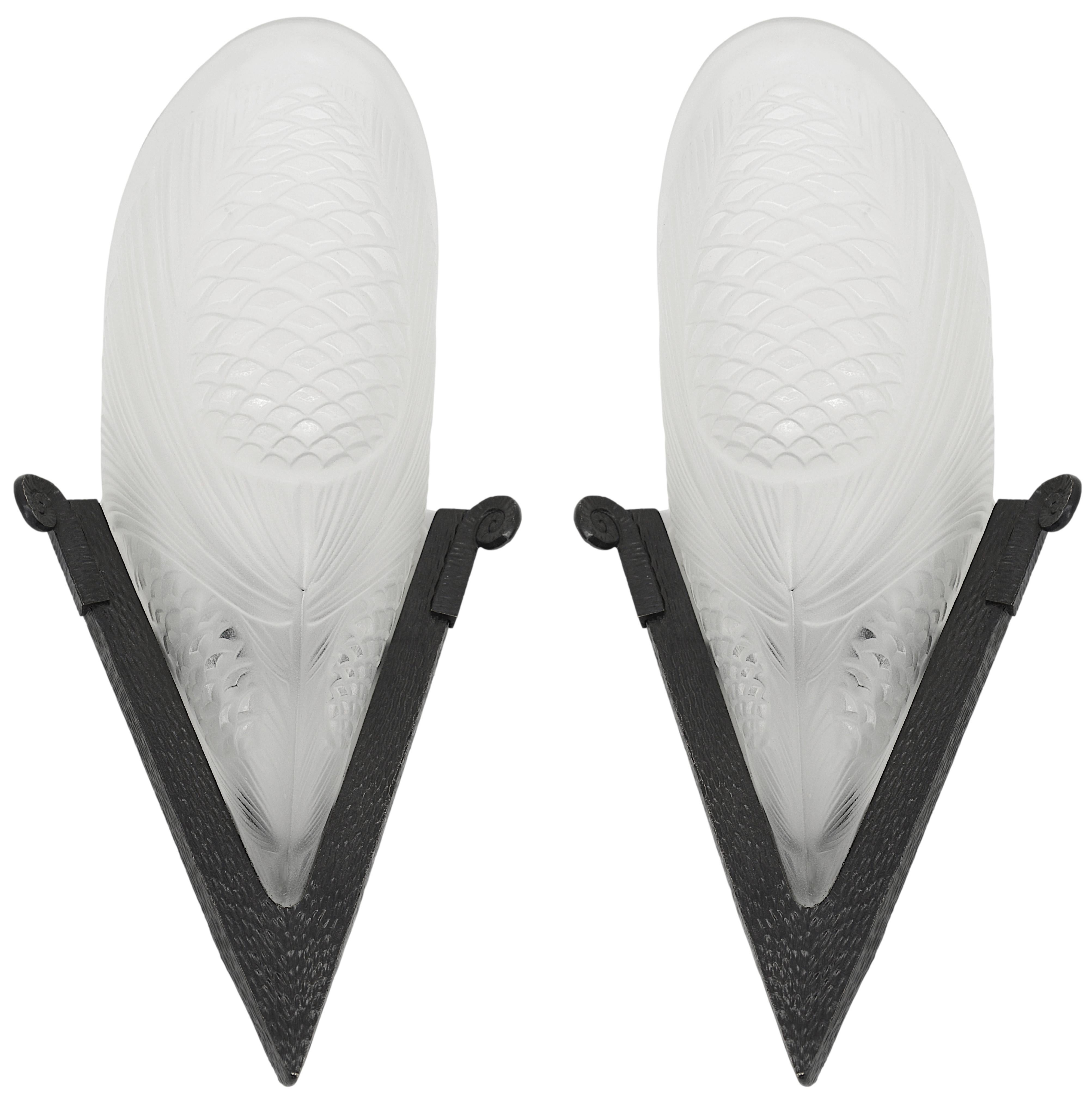 French Art Deco pair of wall sconces by Société d'Exploitation des Verreries de Bagneaux, 7 rue de Surène, Paris, France, 1920s. Same period as Daum, Schneider, Muller Freres, etc. Pine cones. Frosted molded glass shades in their black patinated