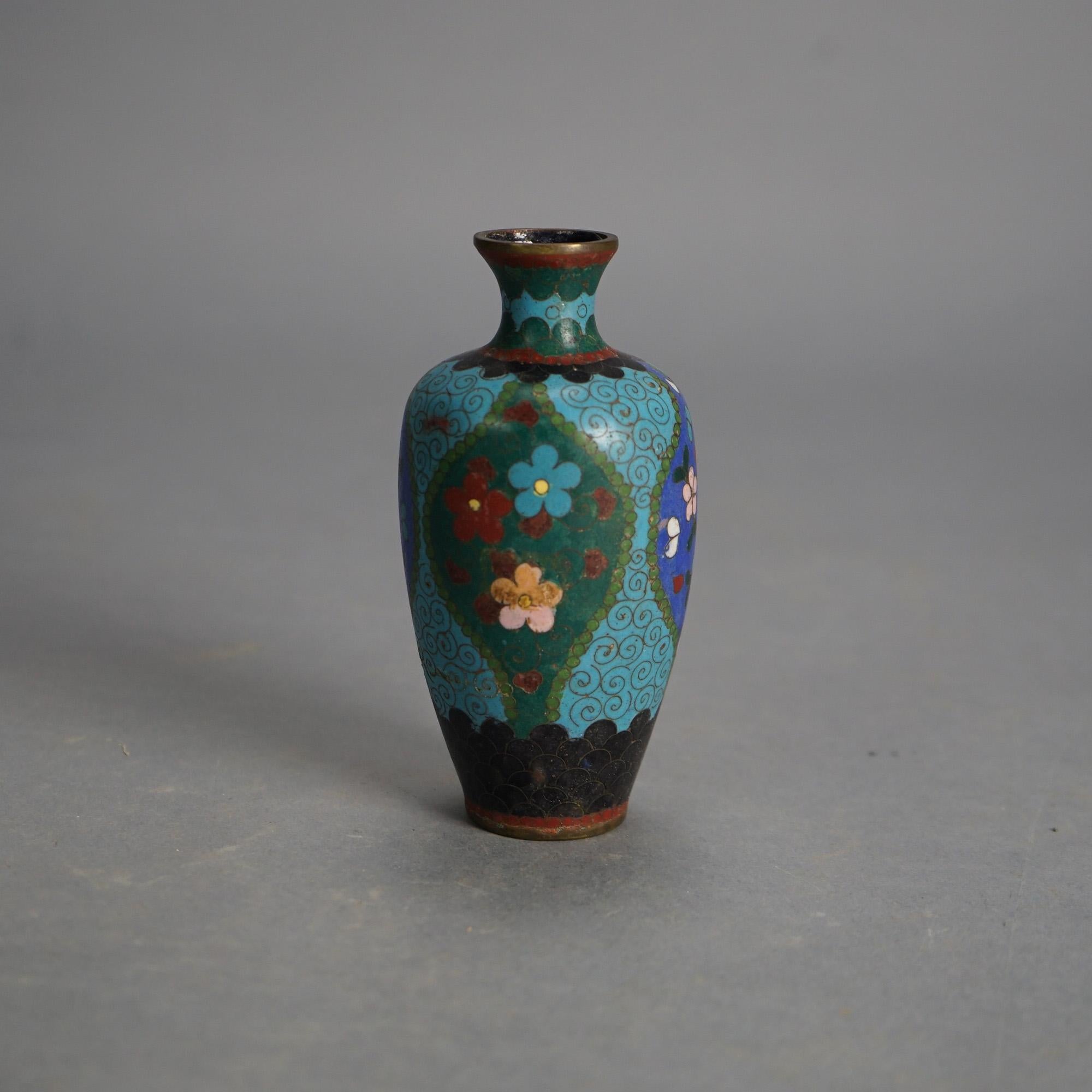 Sept vases chinois anciens émaillés cloisonnés C1920 en vente 5