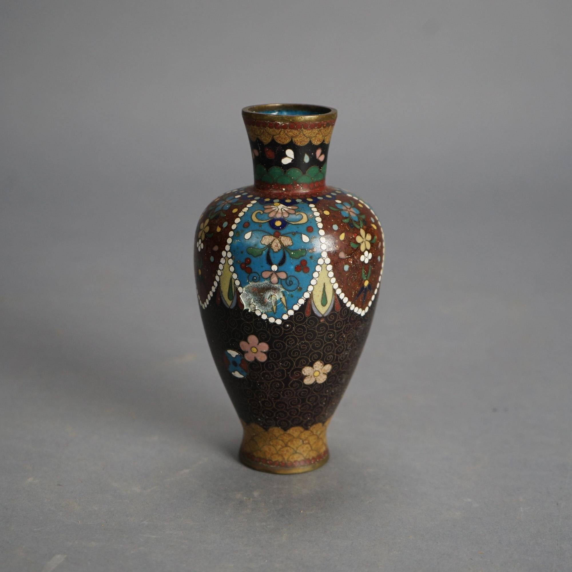 Sept vases chinois anciens émaillés cloisonnés C1920 en vente 7