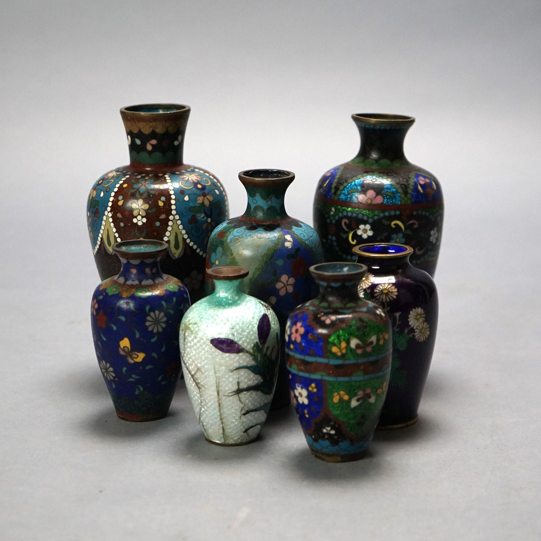 Sept vases chinois anciens émaillés cloisonnés C1920 en vente 9